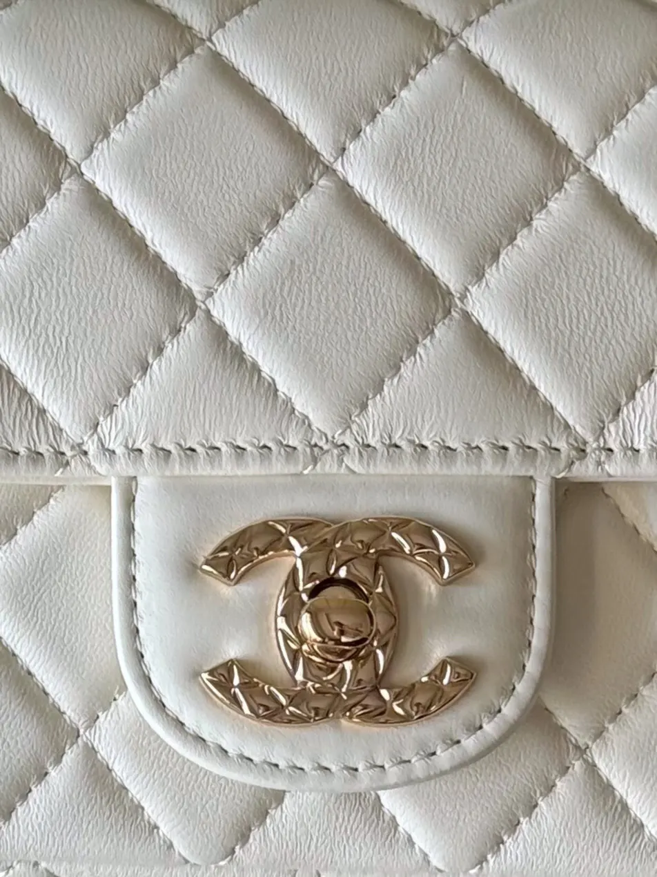 Chanel 白色羊皮菱格链条包 精致斜挎
