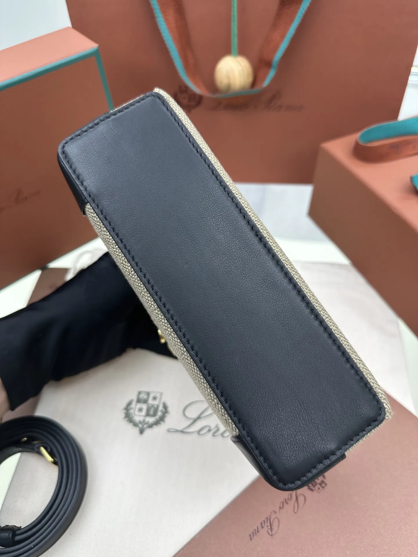 Crossbody Bag Lightweight Leather
