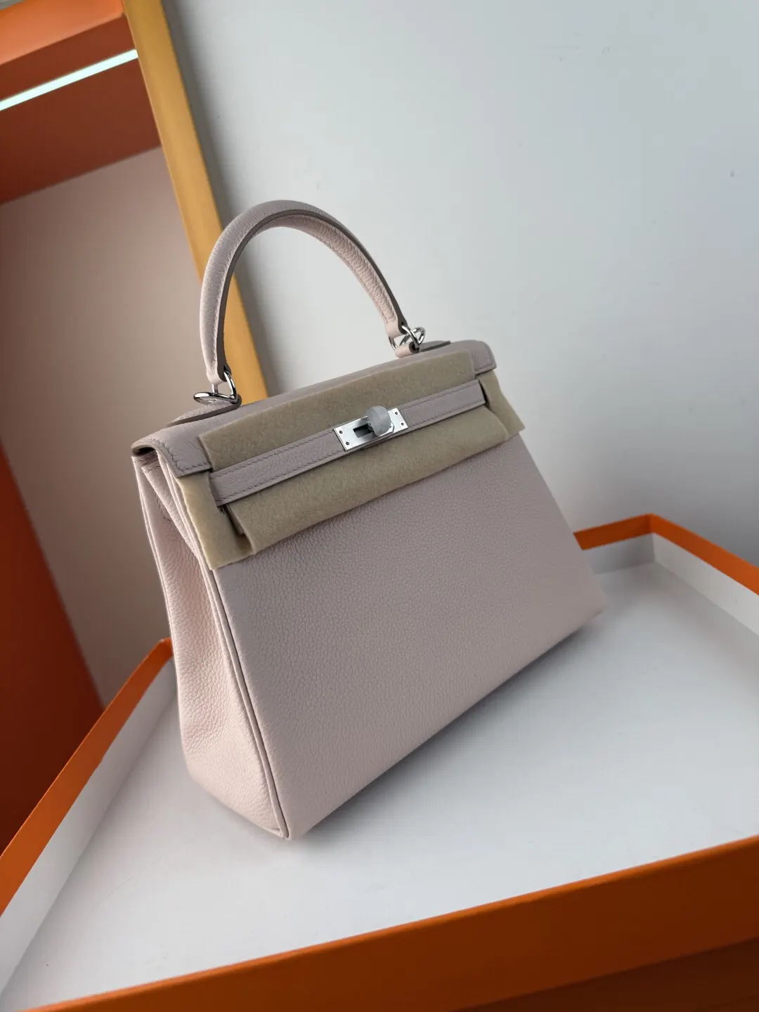 Hermès Kelly Top Handle Bag Classic Leather