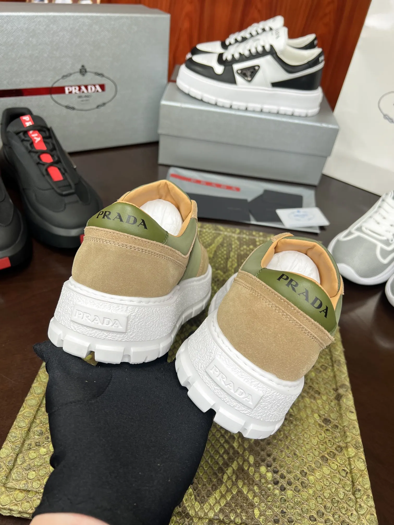 PRADA 牛皮 休闲鞋 舒适百搭款
