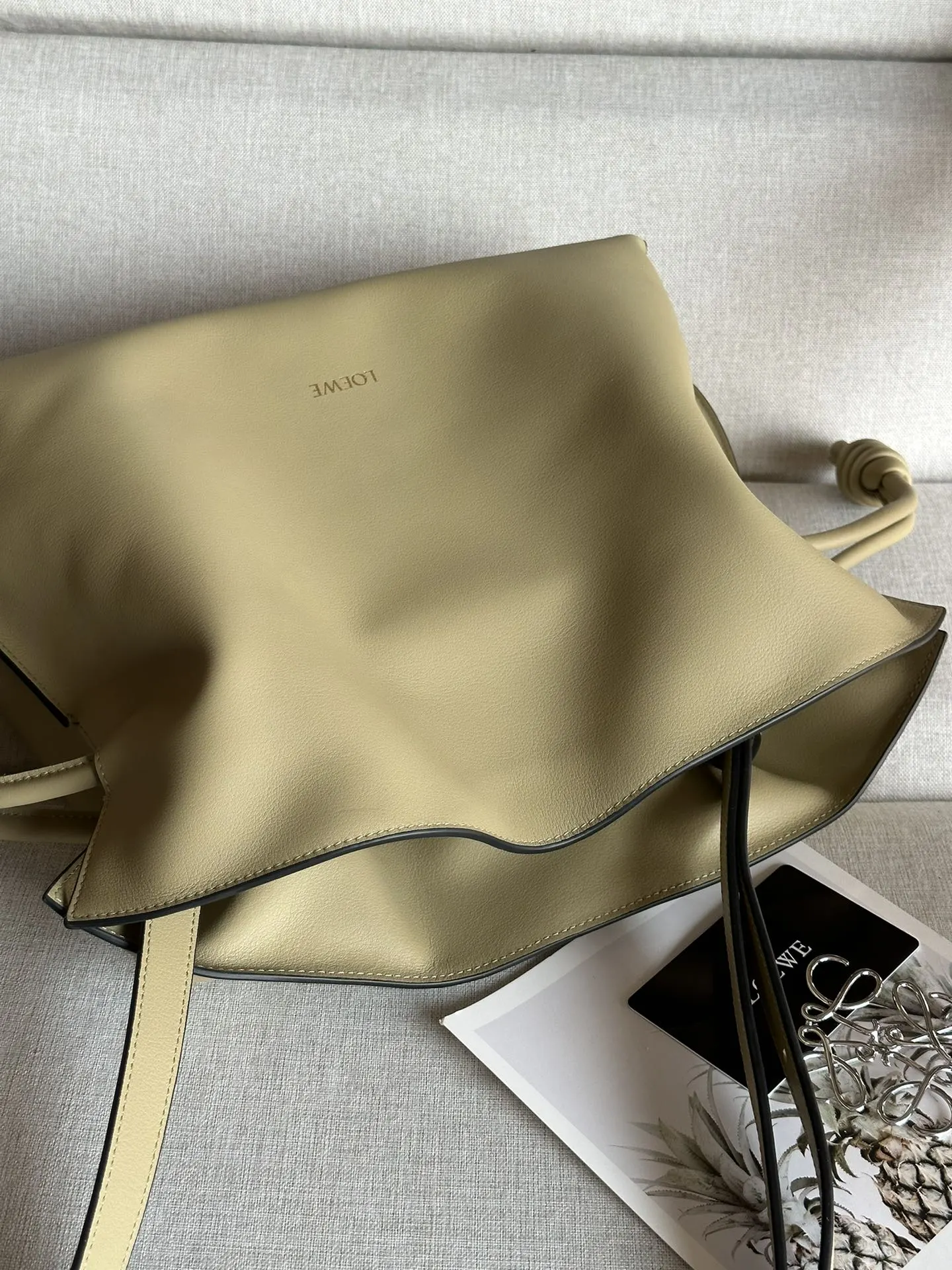 Loewe 小牛皮 手拿包 精致手拿款