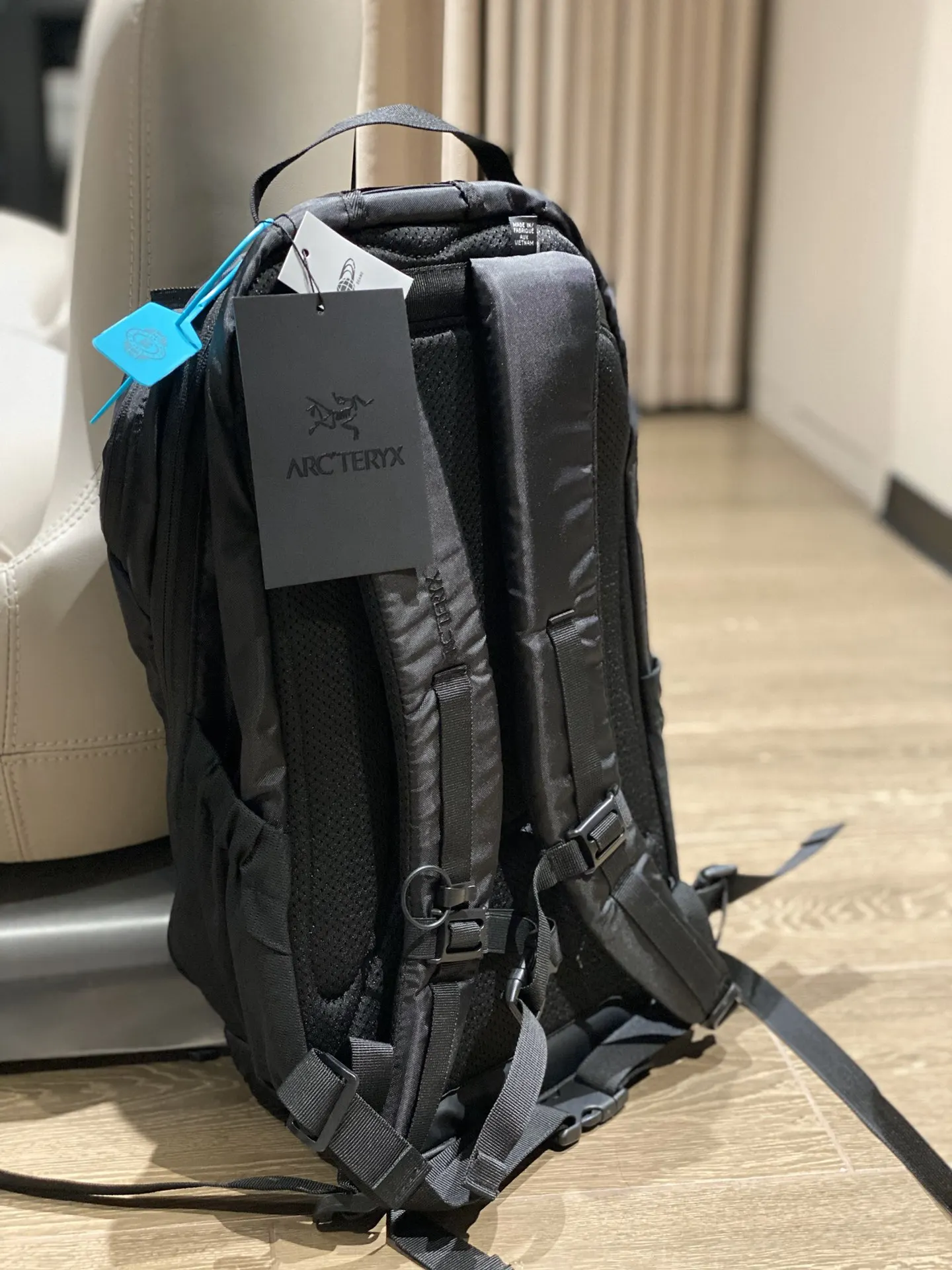 黑色 莞产纯 始祖鸟 mantis 雙肩包 实用雙肩款