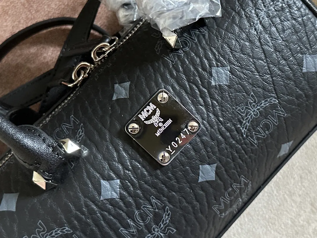 Black Fashion Item Travel Leather Image 9 Black Fashion Item Travel Leather Image 9