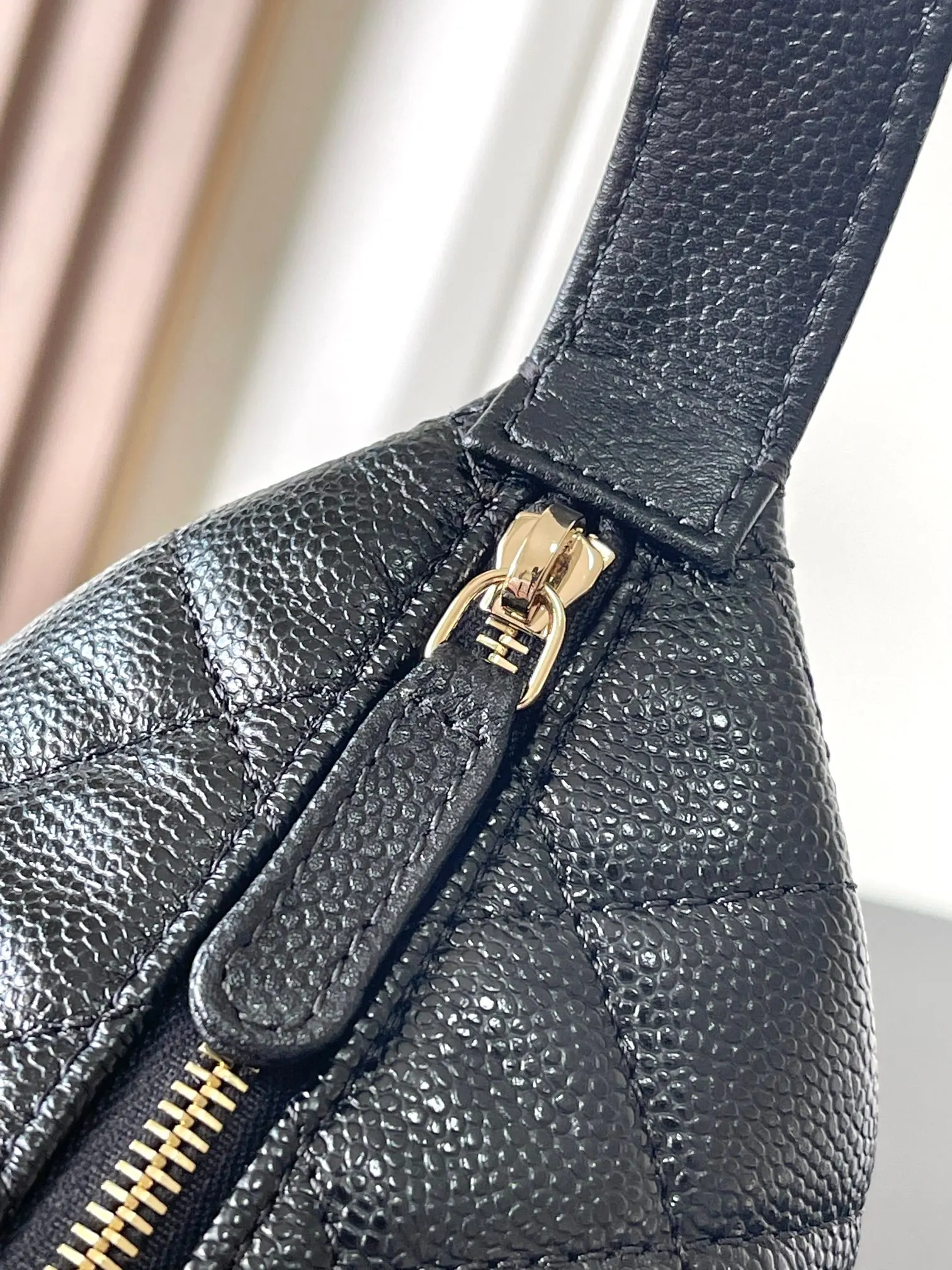 Chanel 魚子醬牛皮19 Bag鏈條包 單肩斜挎(數字5) Chanel 魚子醬牛皮19 Bag鏈條包 單肩斜挎(數字5)