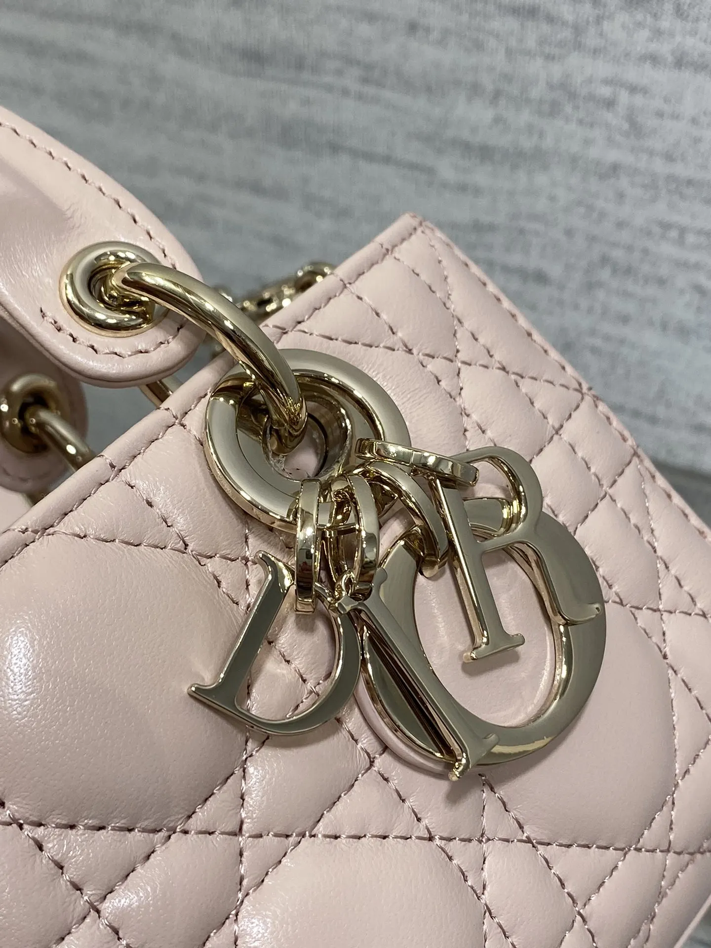 Dior 羊皮 进口 羊皮横款迷你戴妃包胭脂粉D Joy bag羊 鏈條包 精致鏈條款