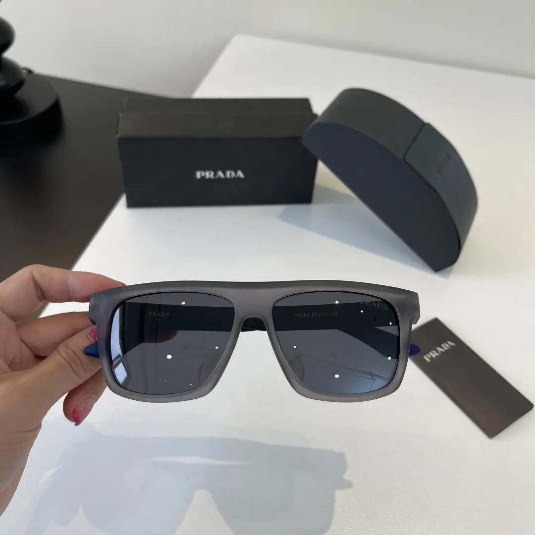 PRADA 太阳眼镜 时尚遮阳款