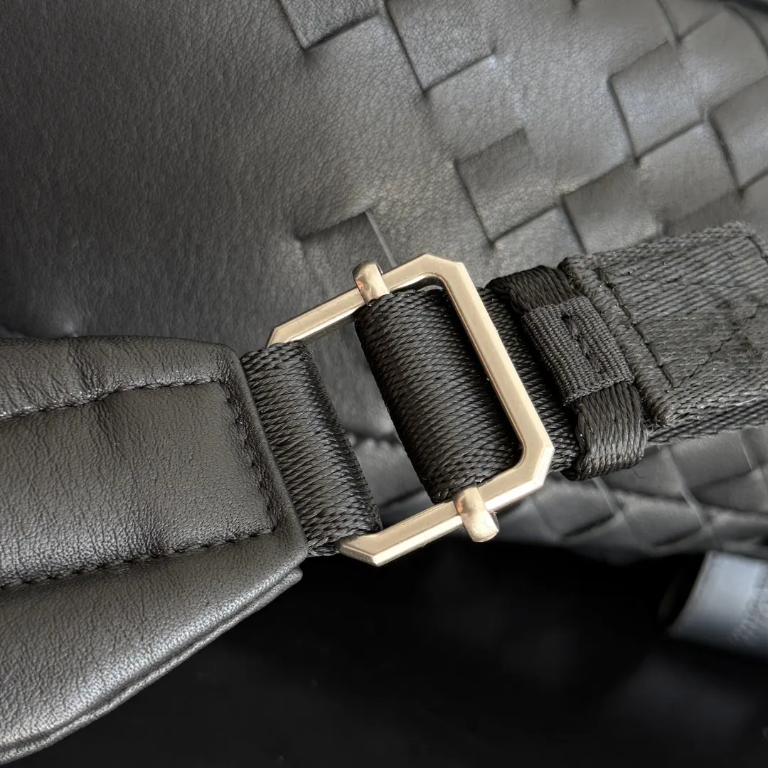 Bottega Veneta 小牛皮 双肩包 实用双肩款