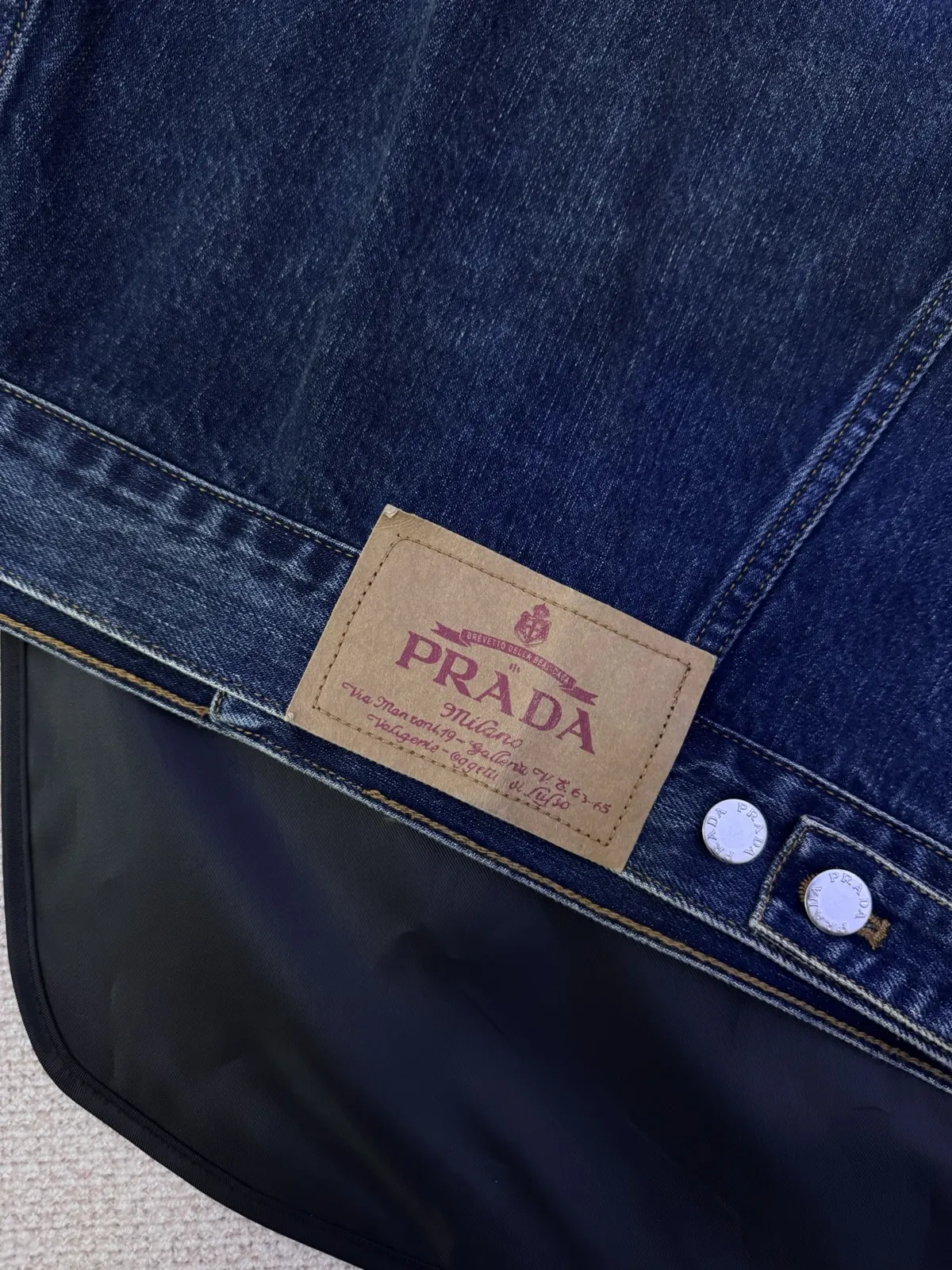 PRADA 皮革 牛仔 三角标 夹克外套 通勤休闲款