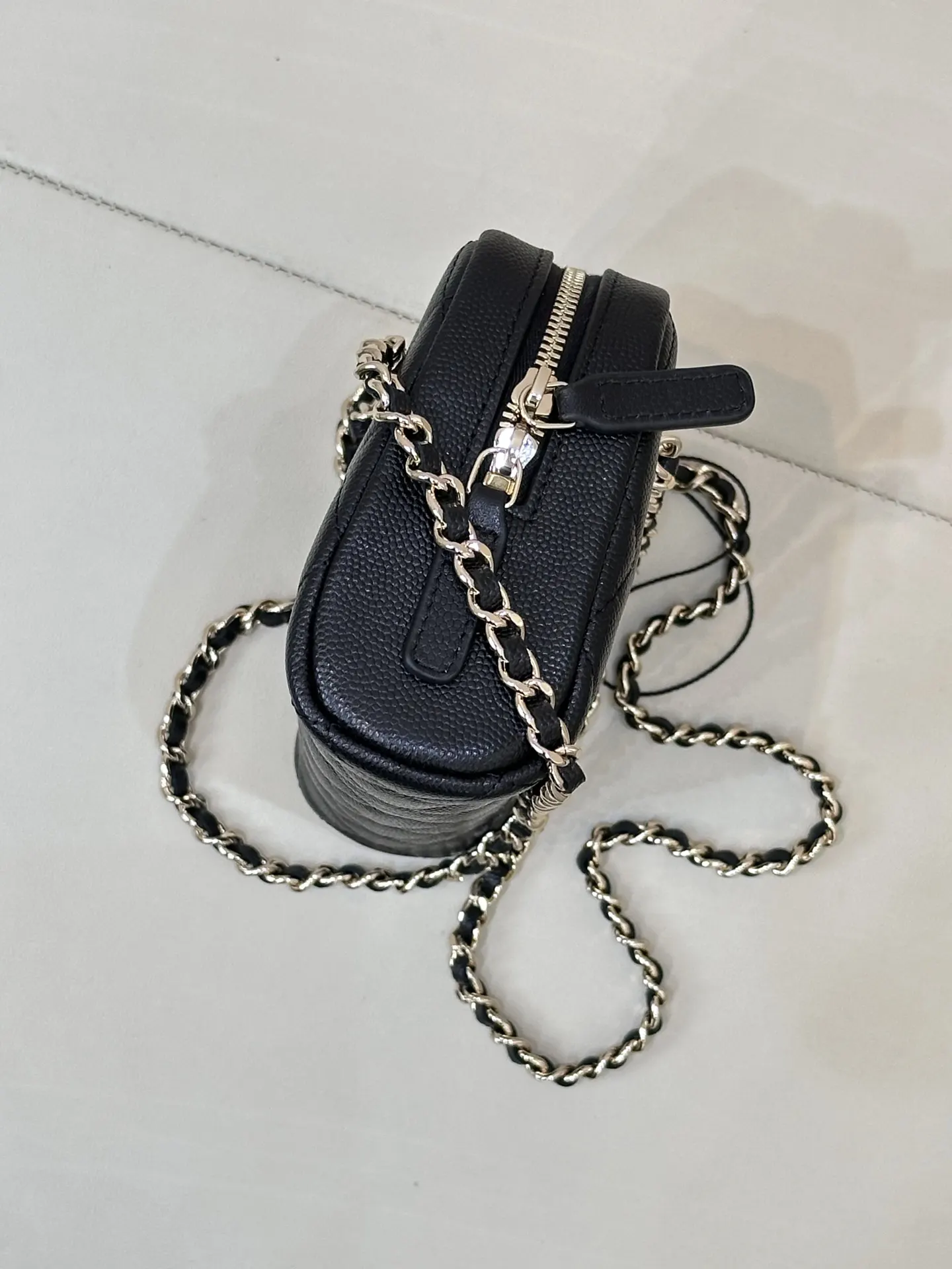 Chanel Cowhide Bag Chain Shoulder and Crossbody Wear Image 5 Chanel Cowhide Bag Chain Shoulder and Crossbody Wear Image 5