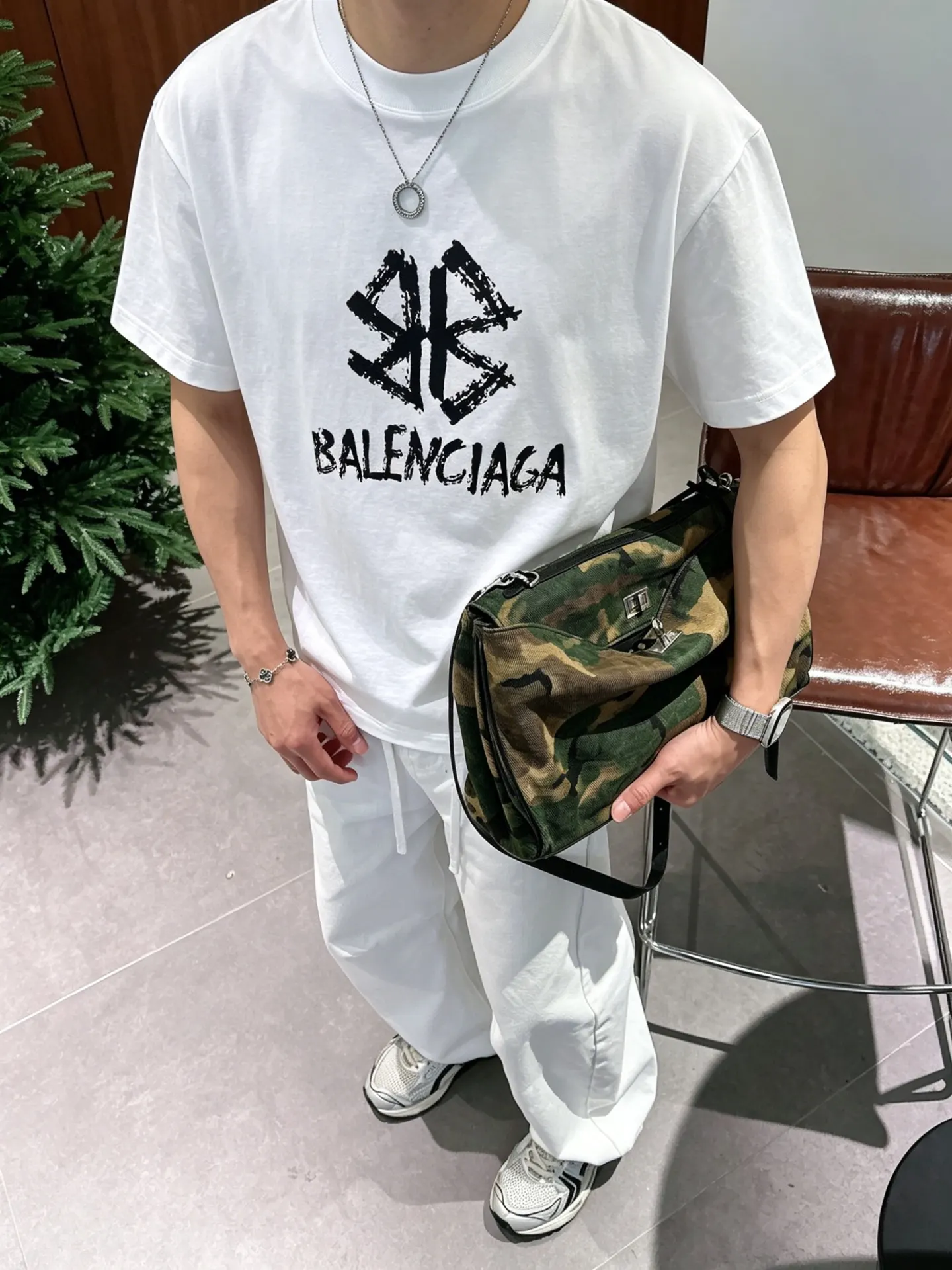 Balenciaga 黑白 純棉 Logo 短袖T恤(數字11) Balenciaga 黑白 純棉 Logo 短袖T恤(數字11)