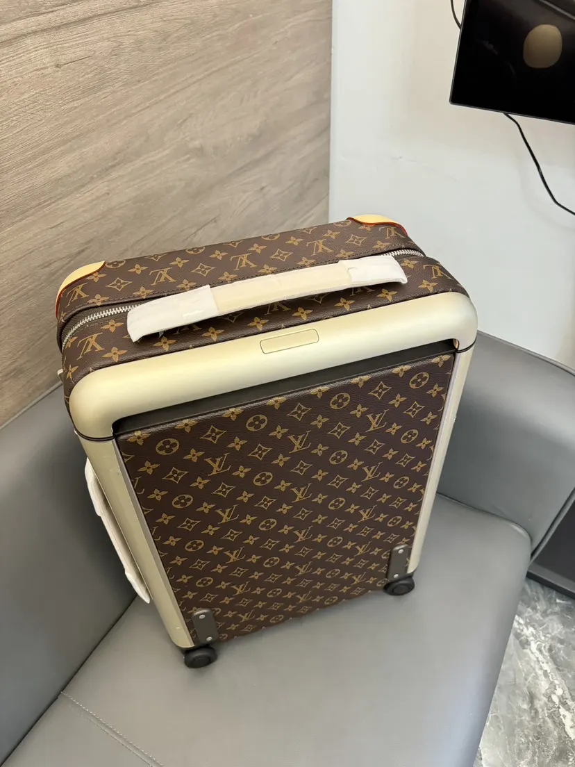 LV 银色 行李箱 旅行拉杆款 轻便出行款