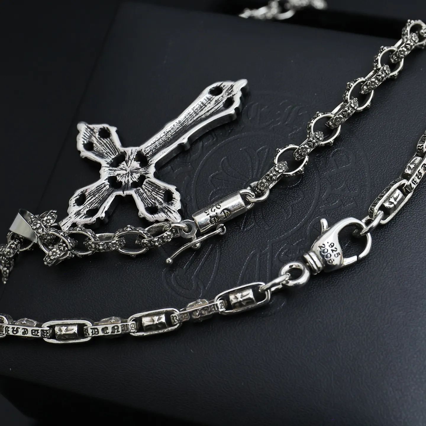 Chrome Hearts 項鍊 精致锁骨链款(數字6) Chrome Hearts 項鍊 精致锁骨链款(數字6)