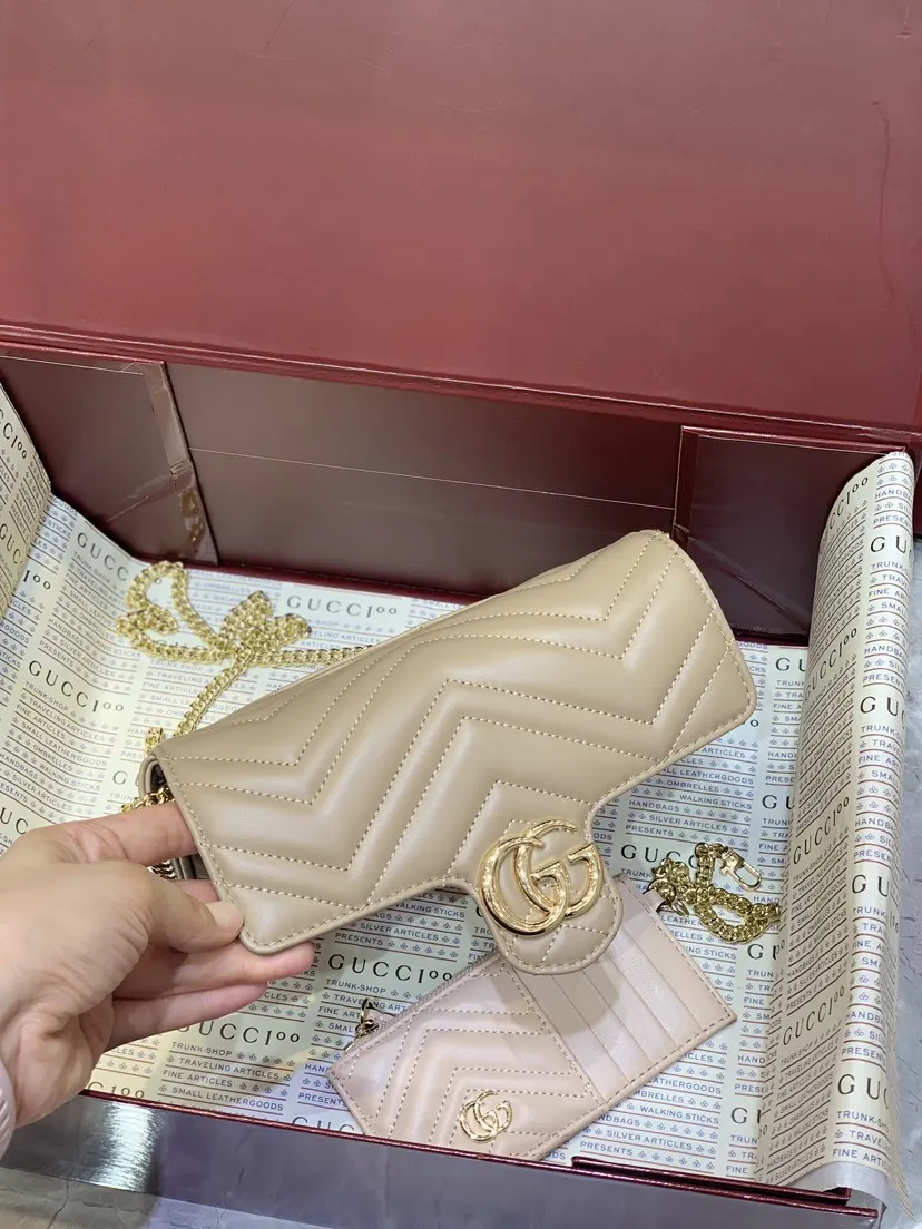Marmont 黑色 金色 皮革 托特包 大容量托特款(數字9) Marmont 黑色 金色 皮革 托特包 大容量托特款(數字9)