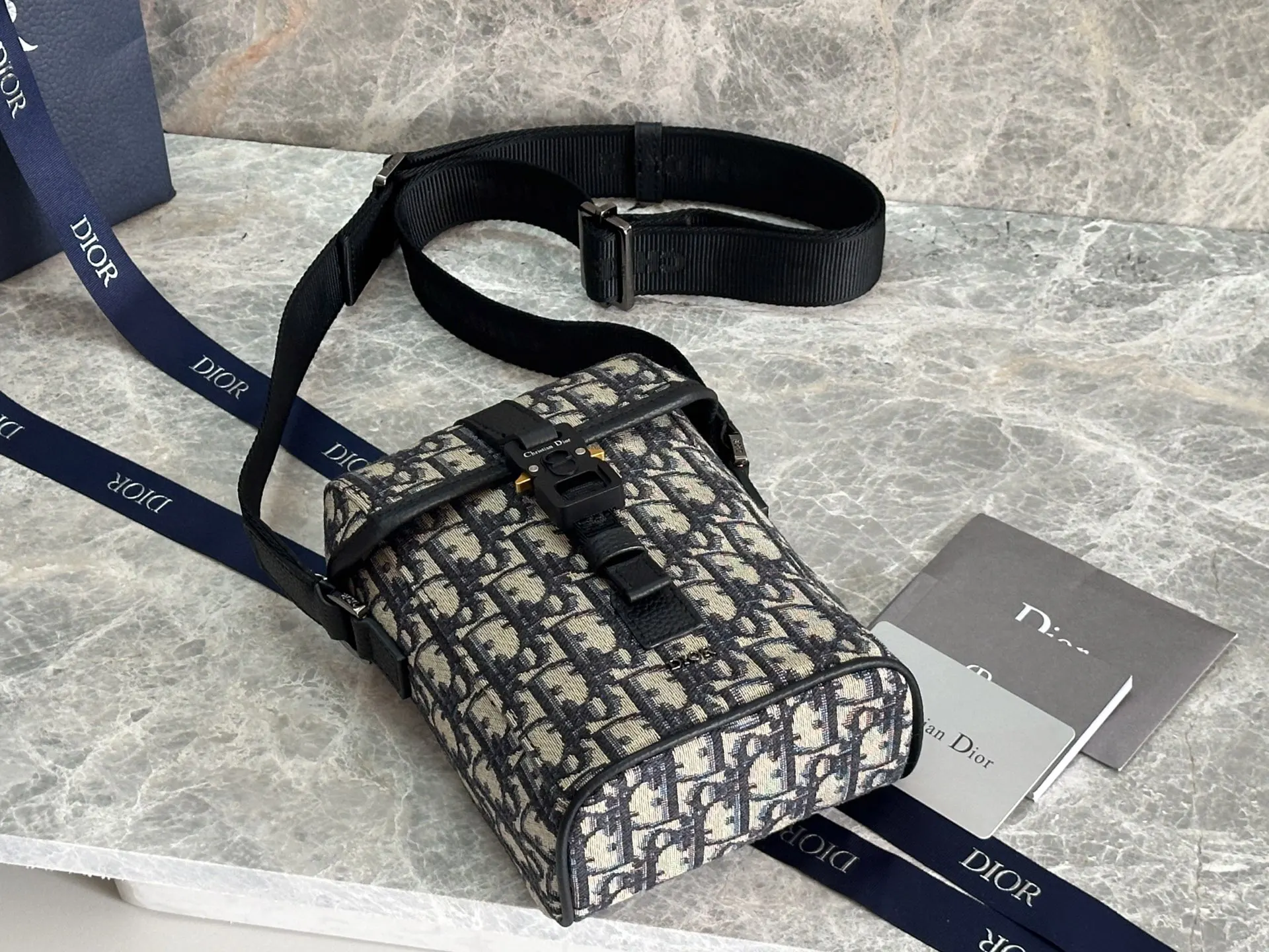 Dior 黑色蕾丝镂空水桶包 斜挎