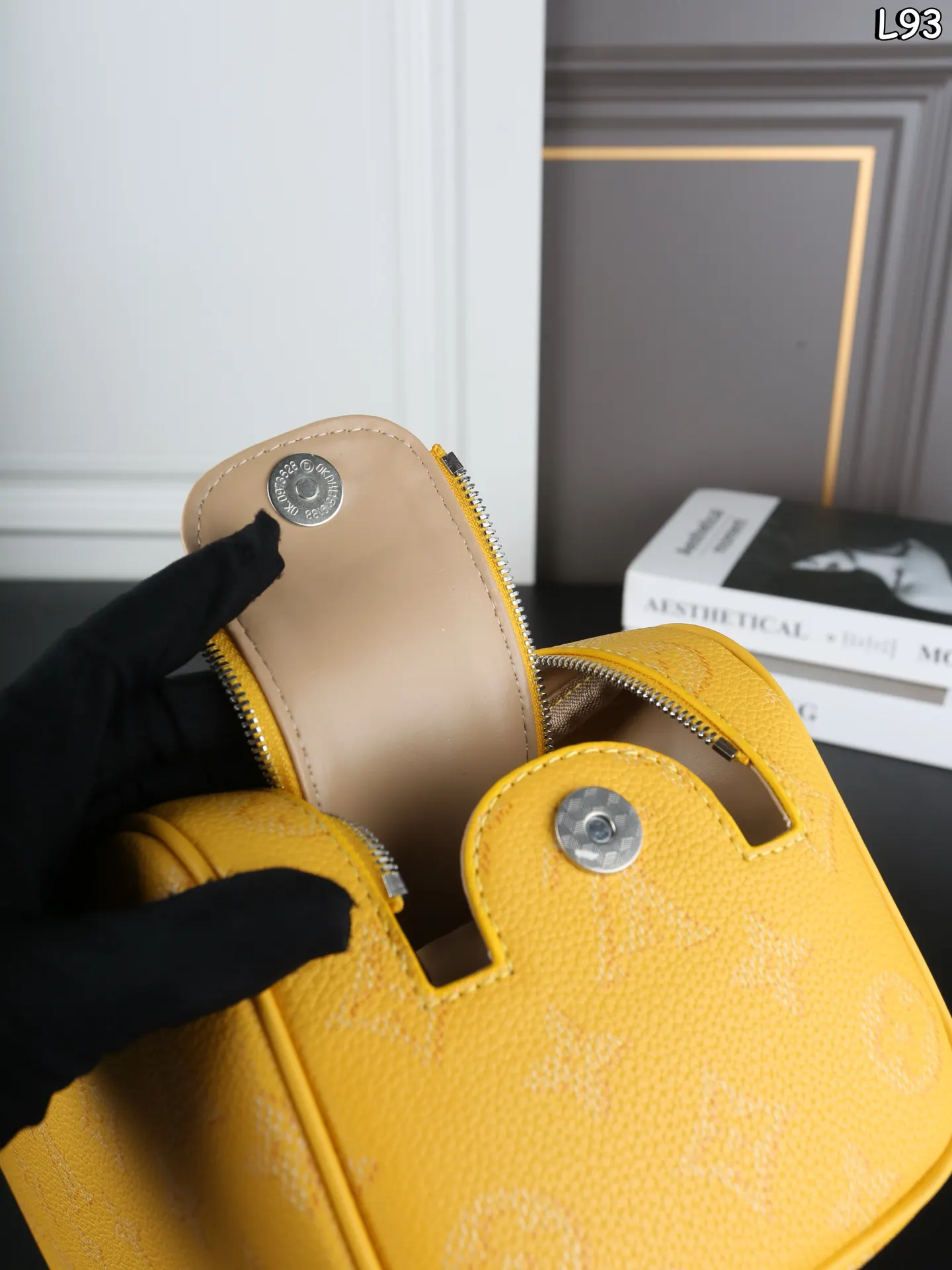 LV 墨绿 Dopp Kit 涂鸦 洗漱包 多巴胺色 化妆包 便携收纳款