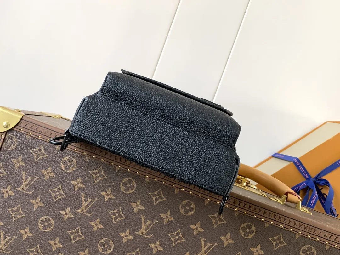 LV 黑色 蓝色 牛皮 双肩包 实用双肩款