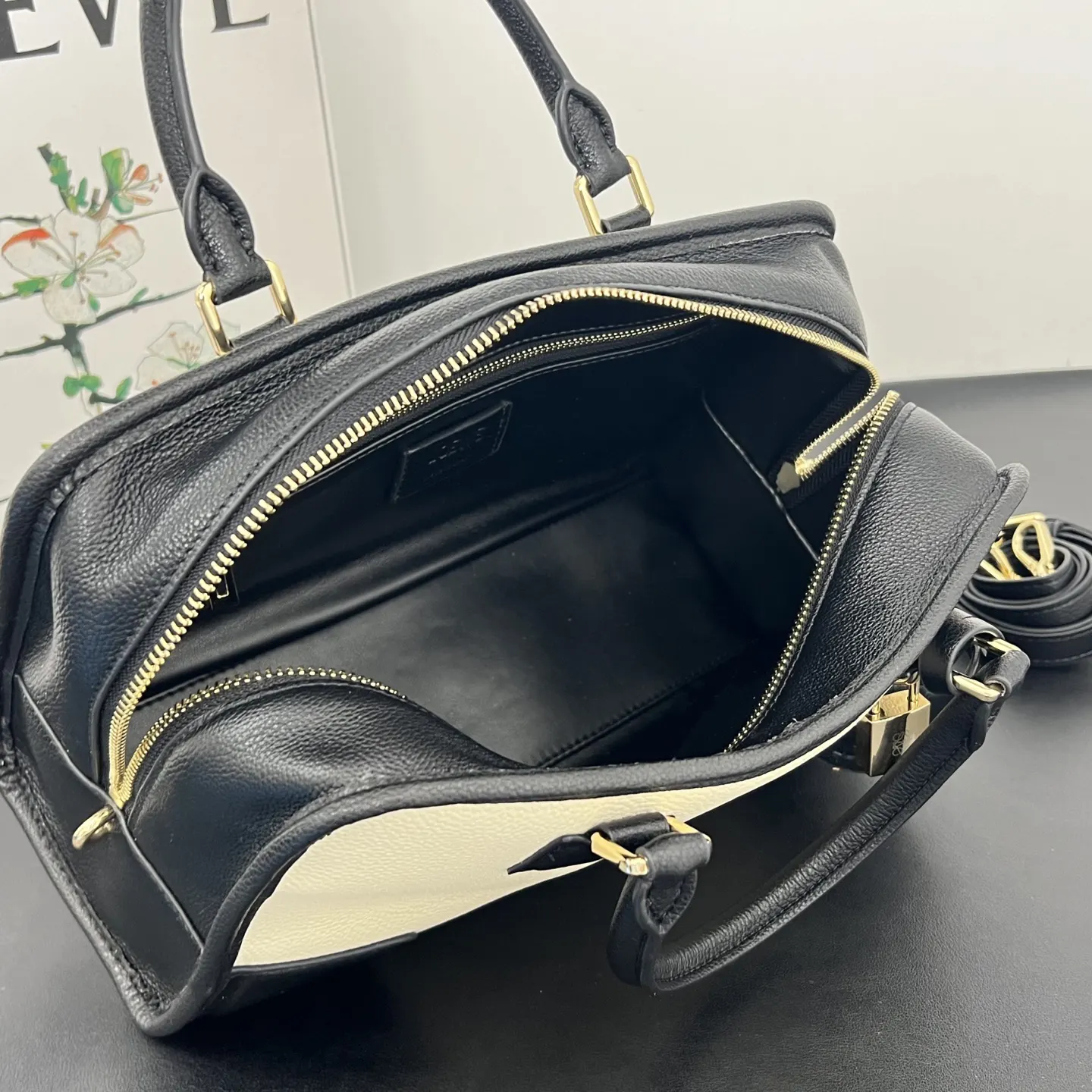 Loewe 牛皮手提包 精選款(數字7) Loewe 牛皮手提包 精選款(數字7)