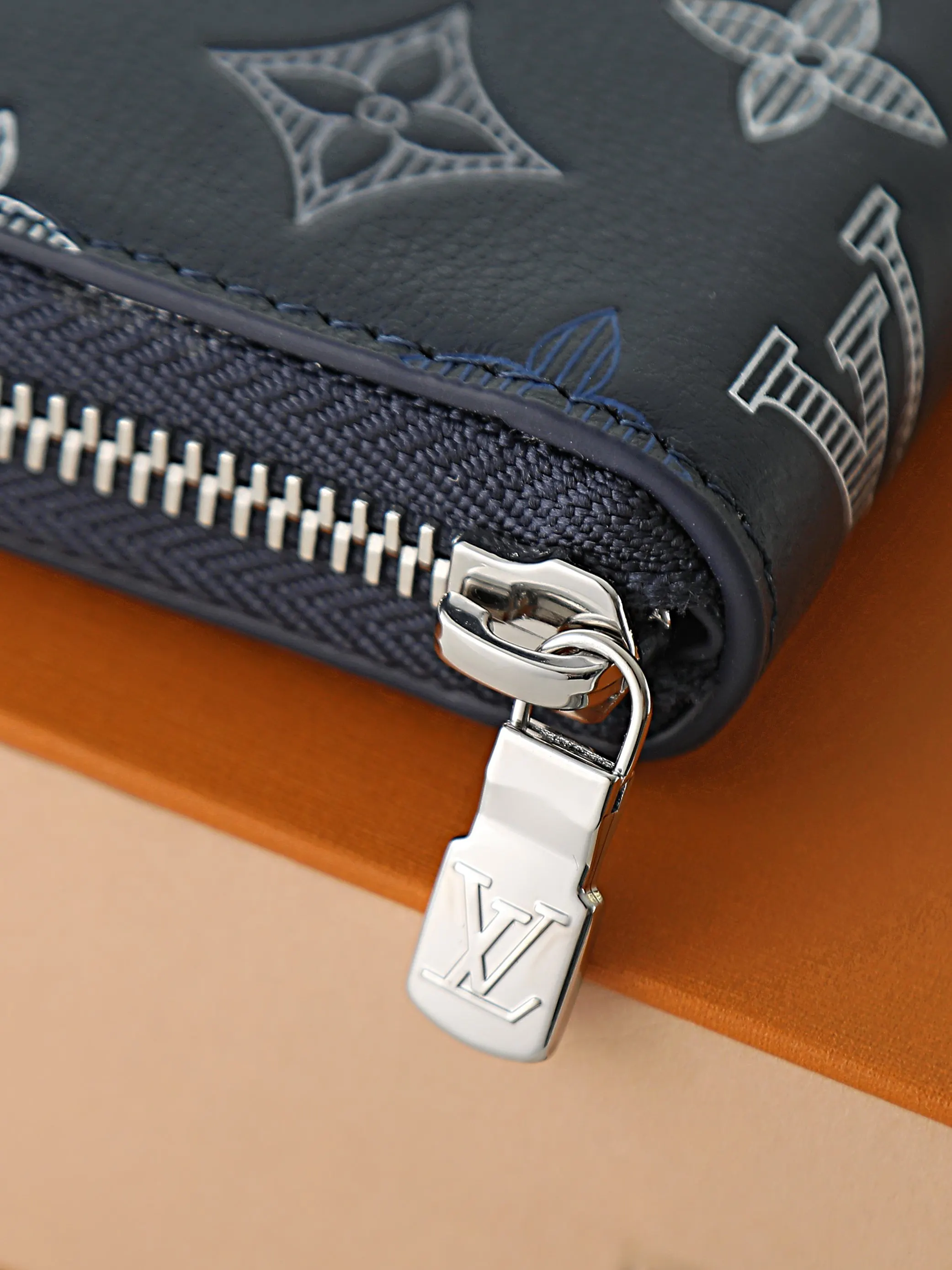 LV Blue Long Zip Wallet Image 8 LV Blue Long Zip Wallet Image 8