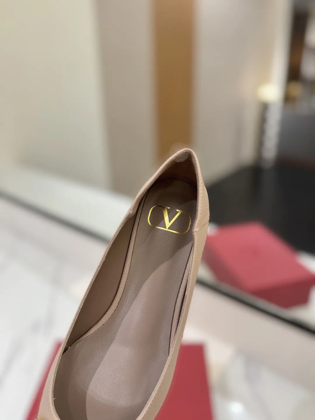 Valentino 金色 平底鞋 通勤约会款