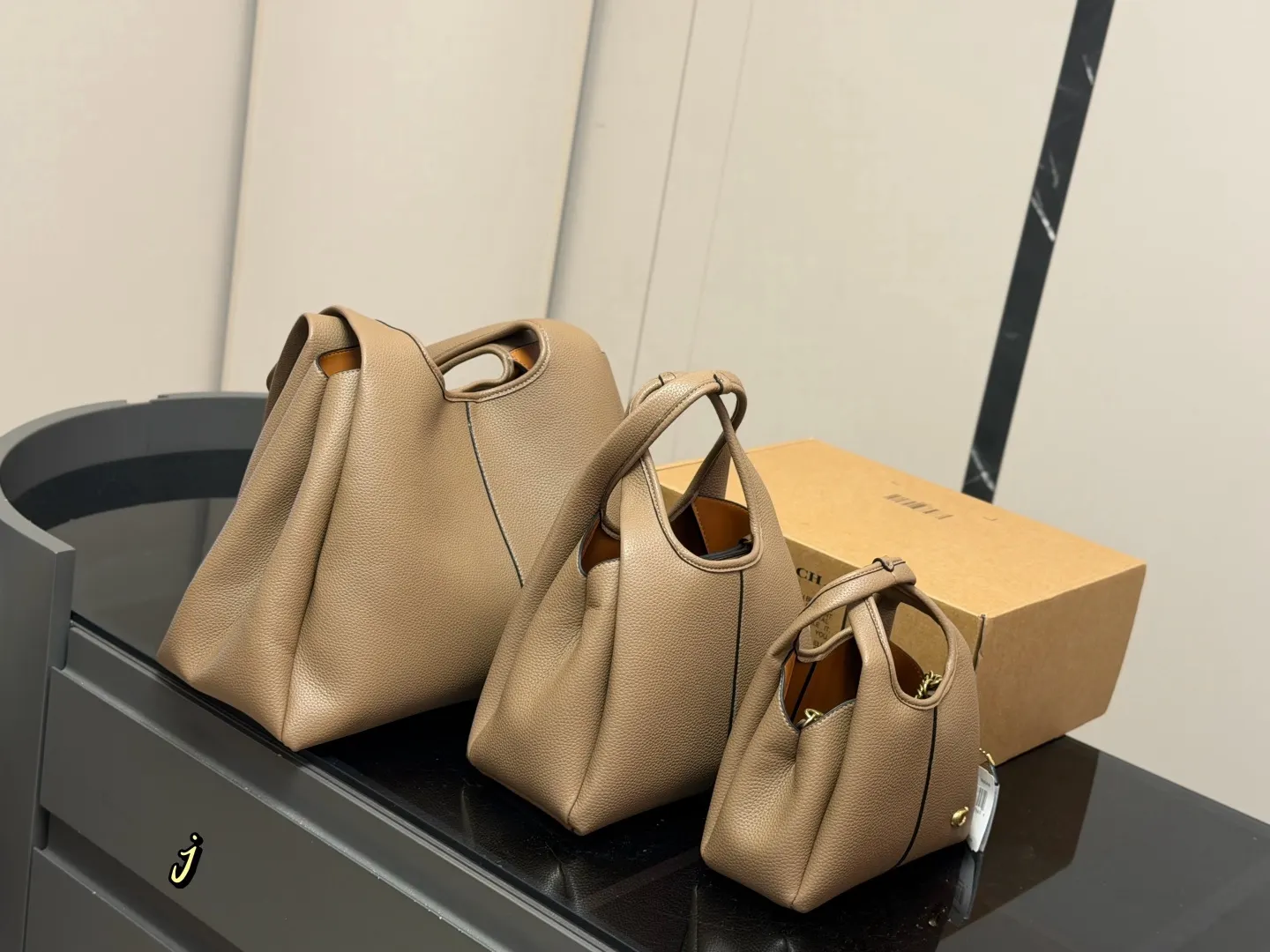 Coach 牛皮 托特包 大容量托特款