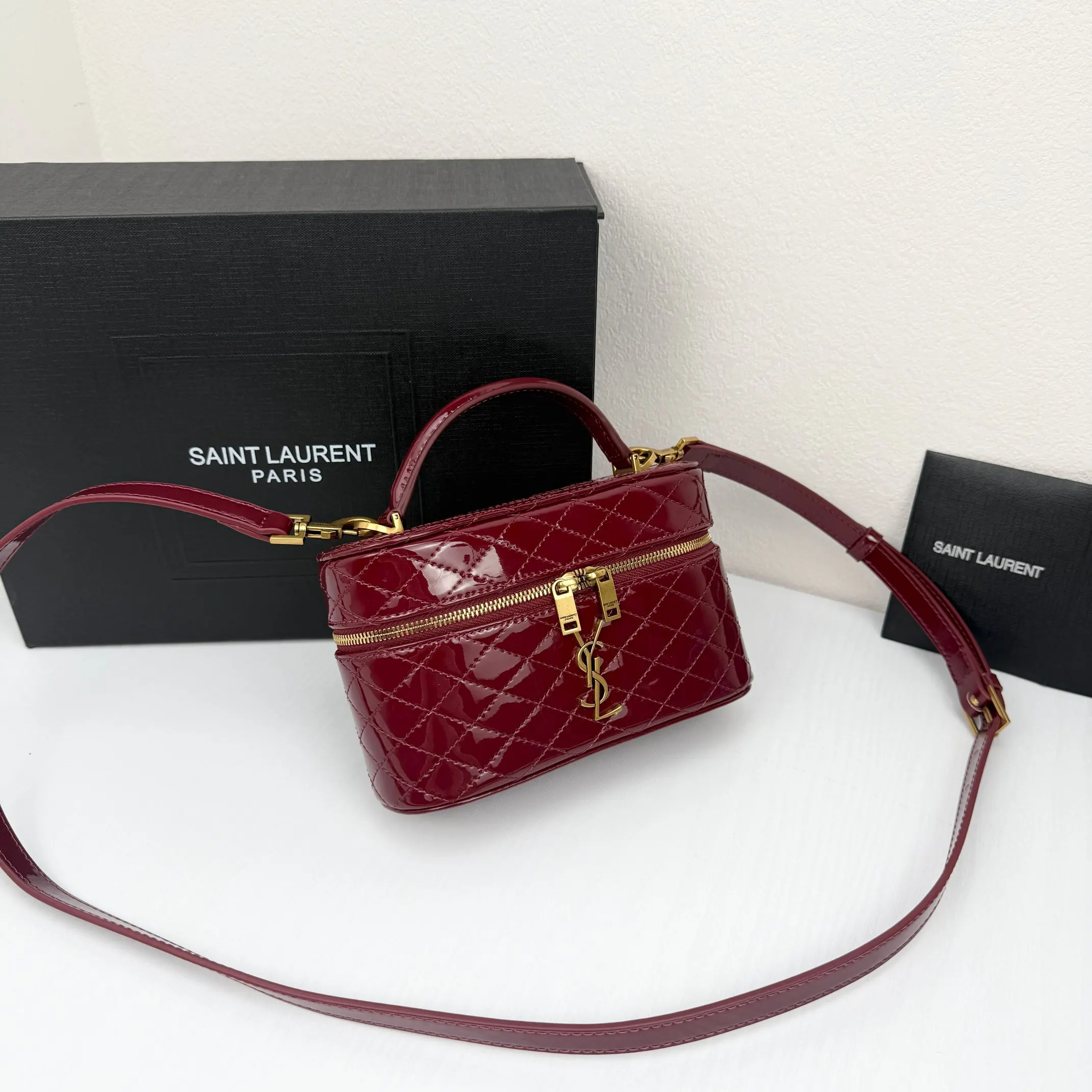 羊皮 GABY VANITY BAG 迷你漆皮革肩 手拿包 精致手拿款