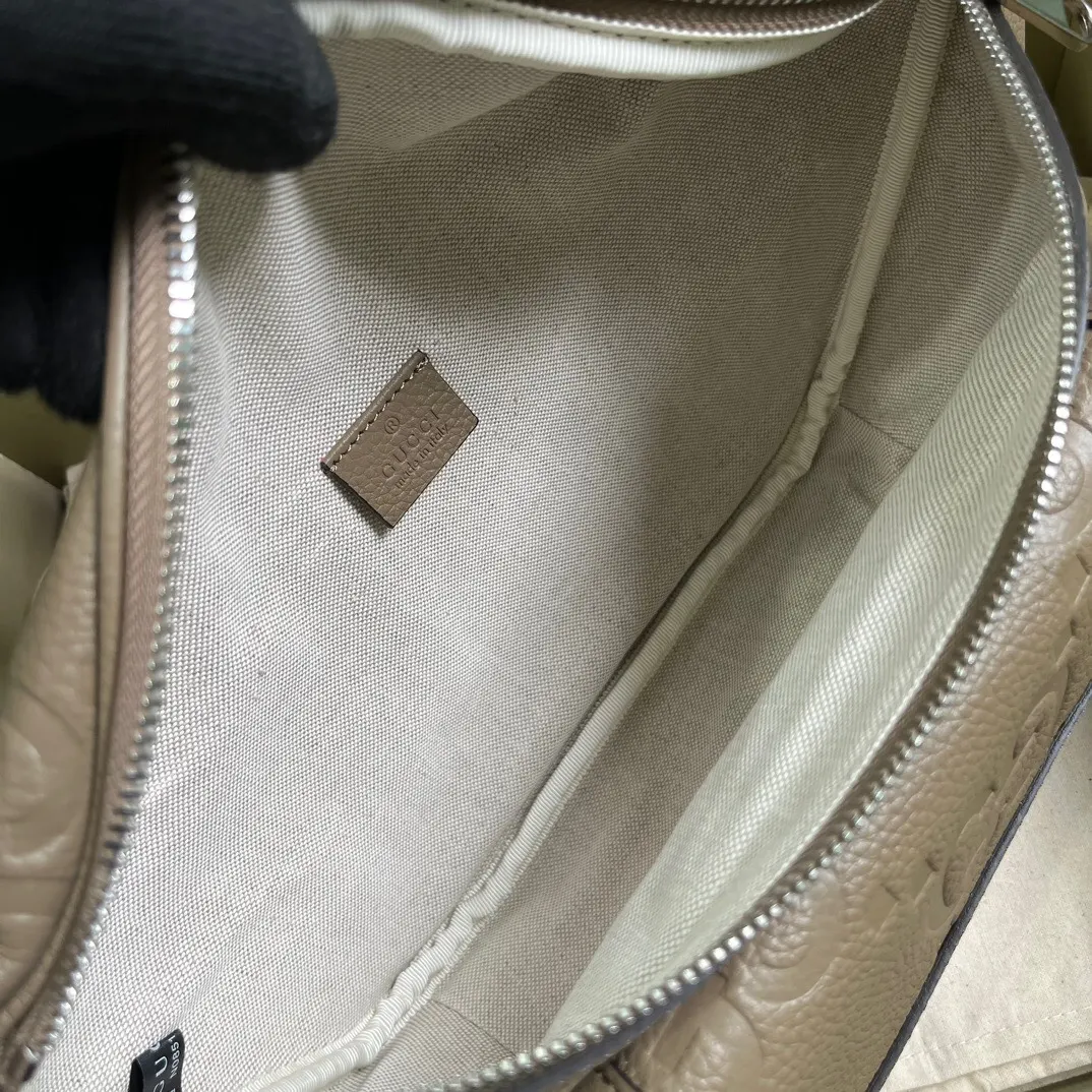 灰色 皮革 双G 灰色 双G設計于早秋系列中耀眼回 斜背包 輕便斜挎款