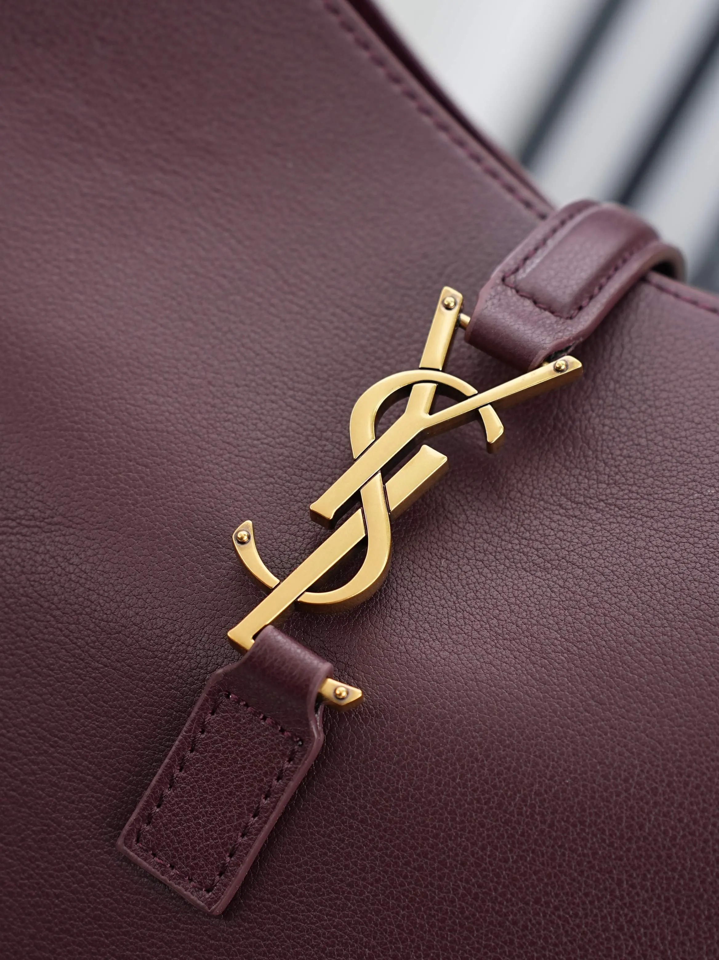 YSL Hobo 黑色 金色 牛皮 腋下包 復古腋下背款(數字9) YSL Hobo 黑色 金色 牛皮 腋下包 復古腋下背款(數字9)