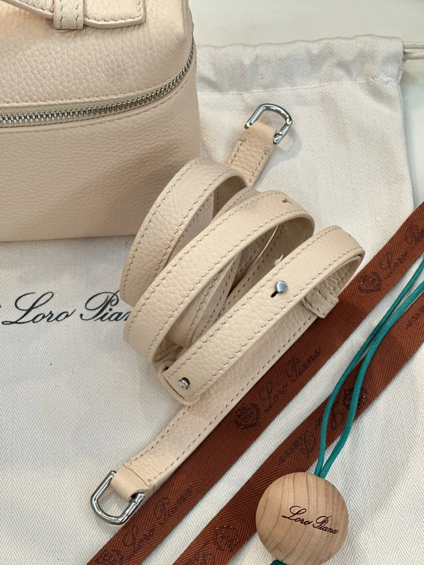 小牛皮 Loro Piana Extra Poket 手拿包 精致手拿款