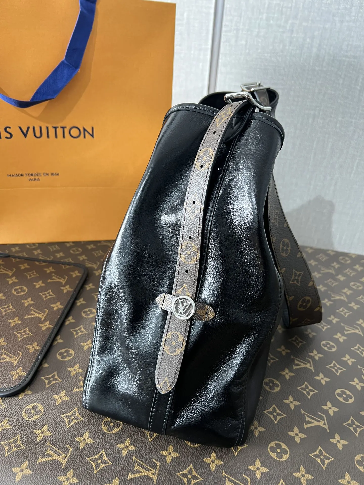 CarryAll 羊皮 中号羊皮 Dark中号 水桶包 休閒水桶款