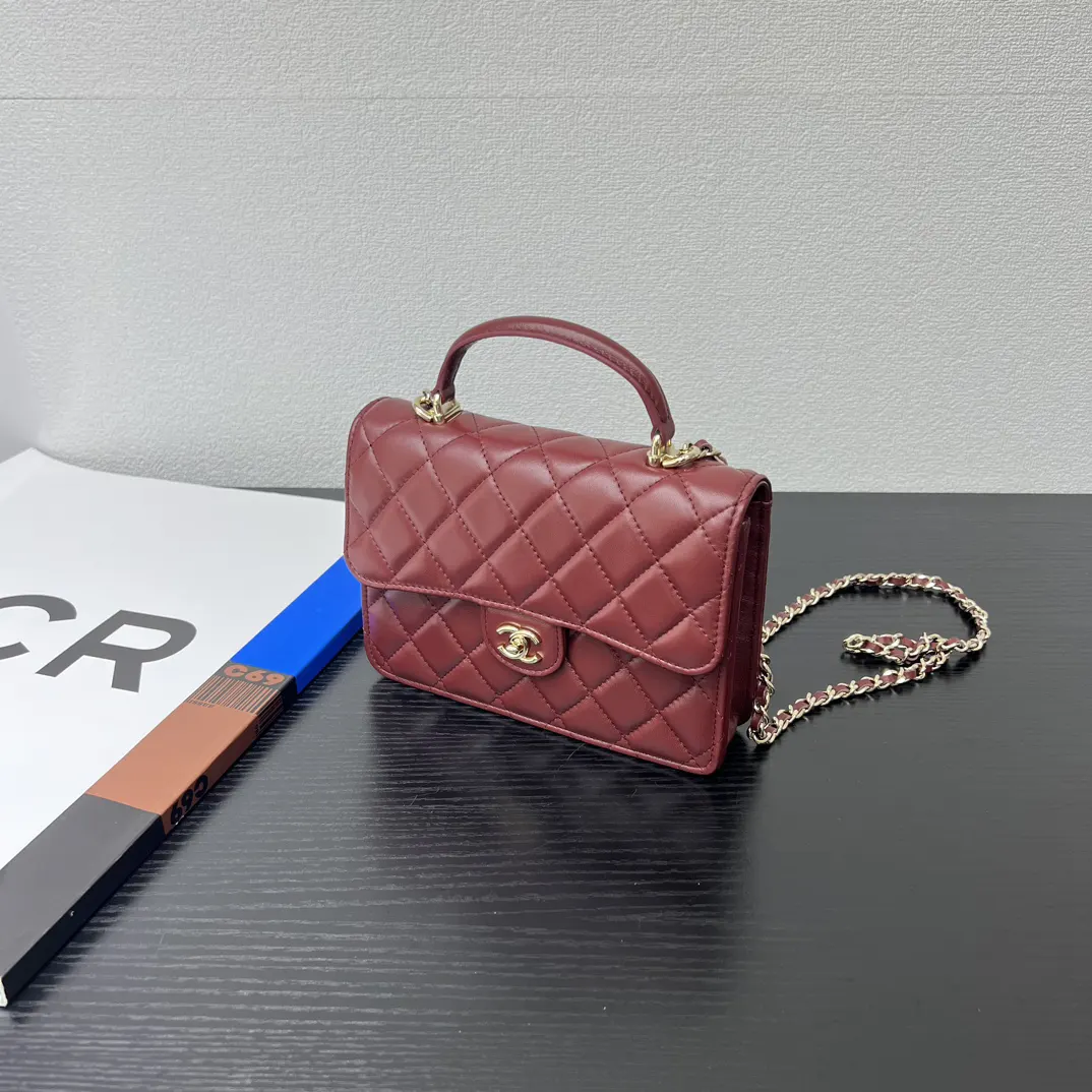 CHANEL 酒红色小牛皮手提包 金链款