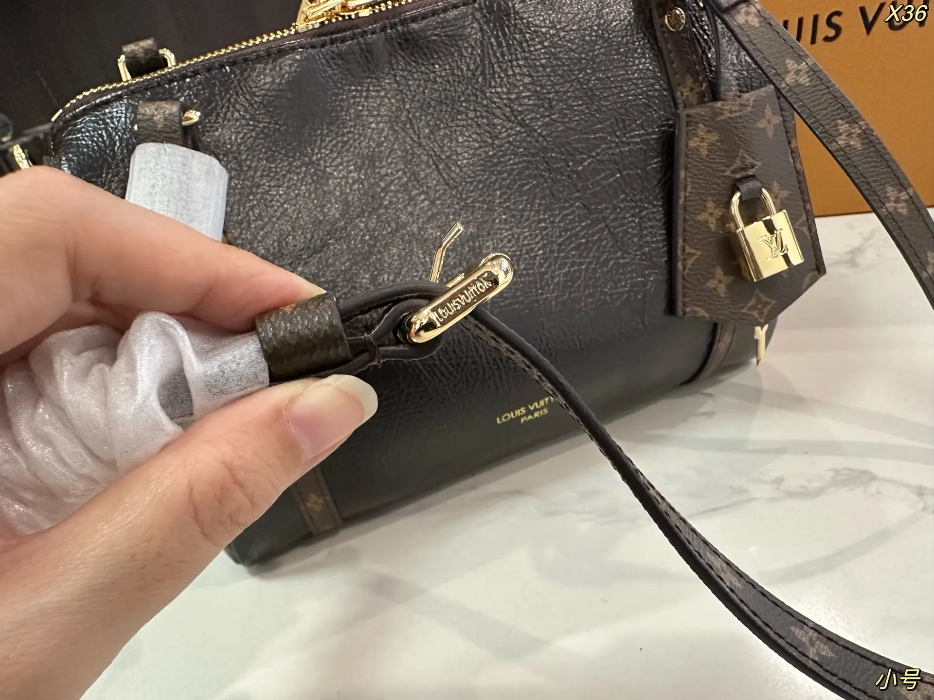 LV 斜挎包 轻便斜挎款