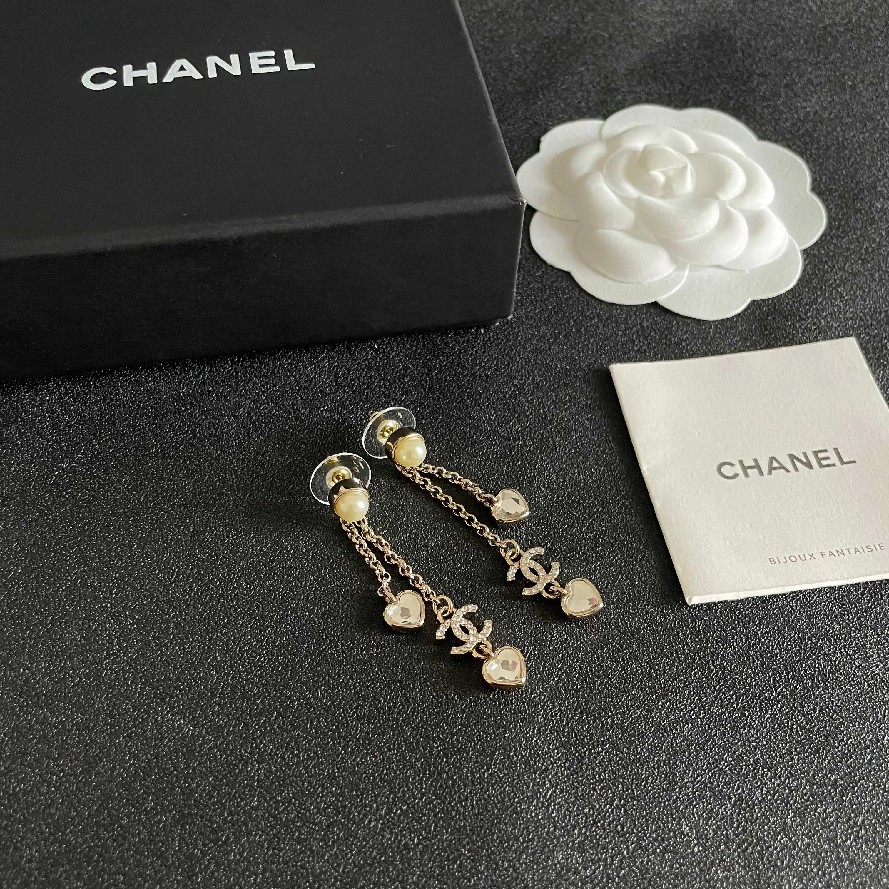Chanel 双C 爱心 耳环 优雅耳饰