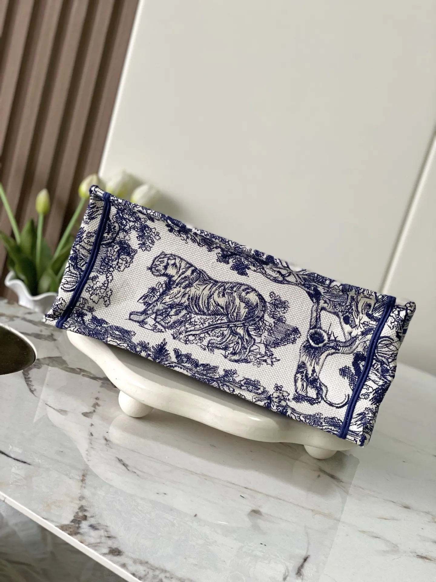 Book Tote 可收纳各种日常用品 全新演绎Baye图案混合效果D 托特包 大容量托特款