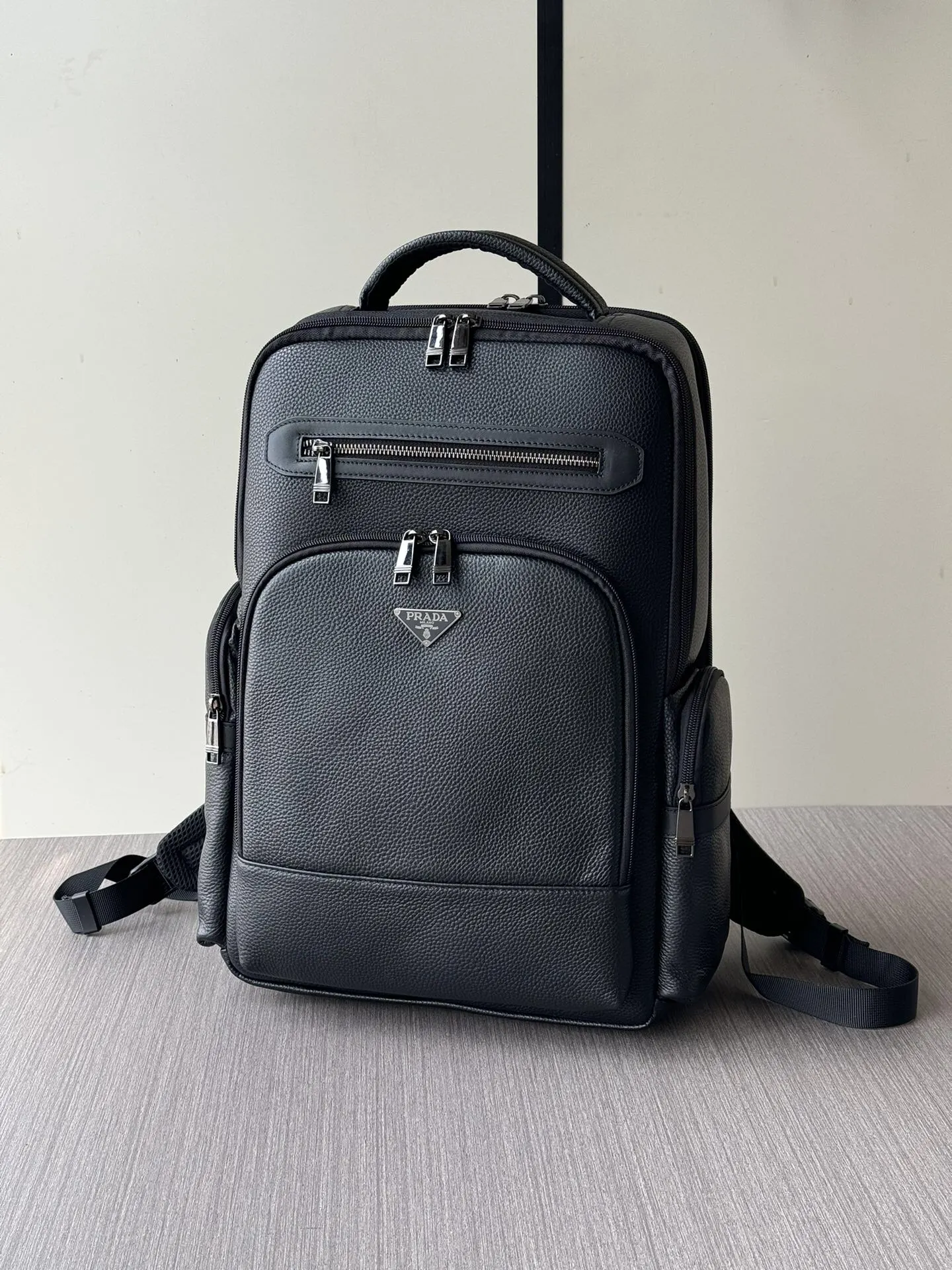 Prada 黑色 小牛皮 行李箱 旅行拉杆款 輕便出行款