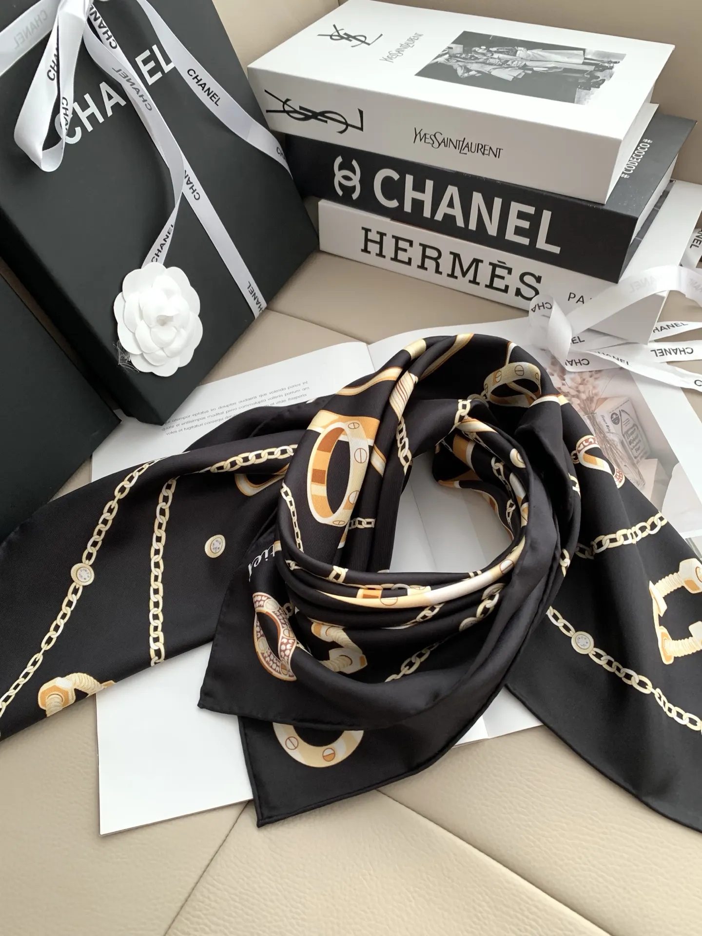 Chanel 丝巾 优雅搭配