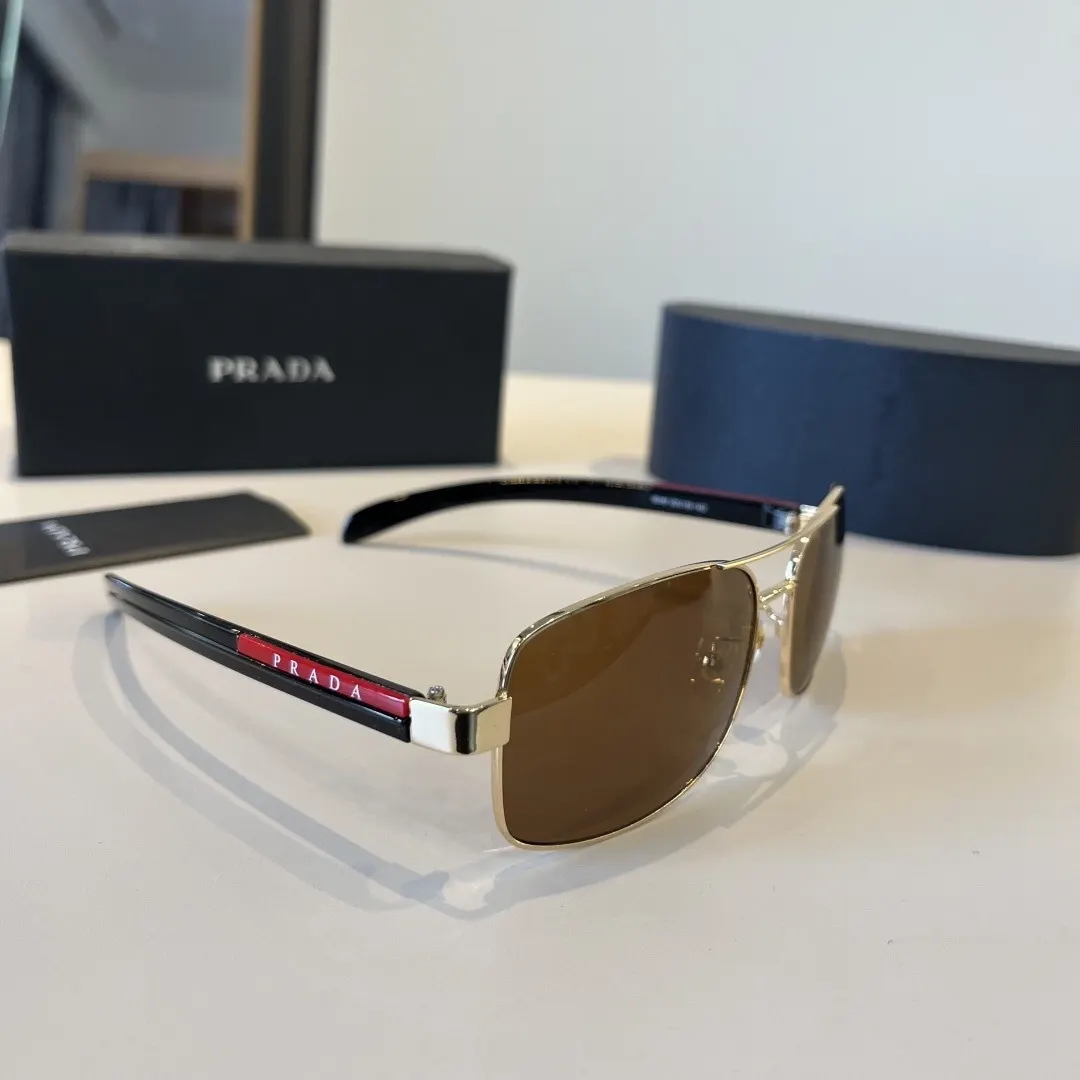 PRADA 太阳眼镜 时尚遮阳款