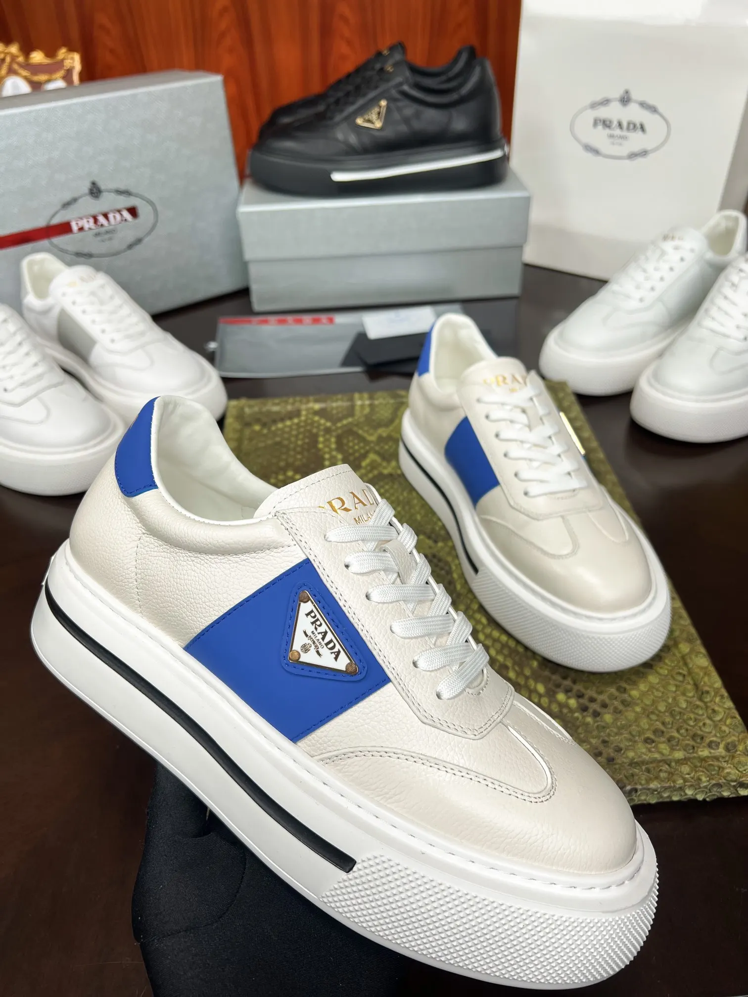 PRADA 牛皮 休闲鞋 舒适百搭款