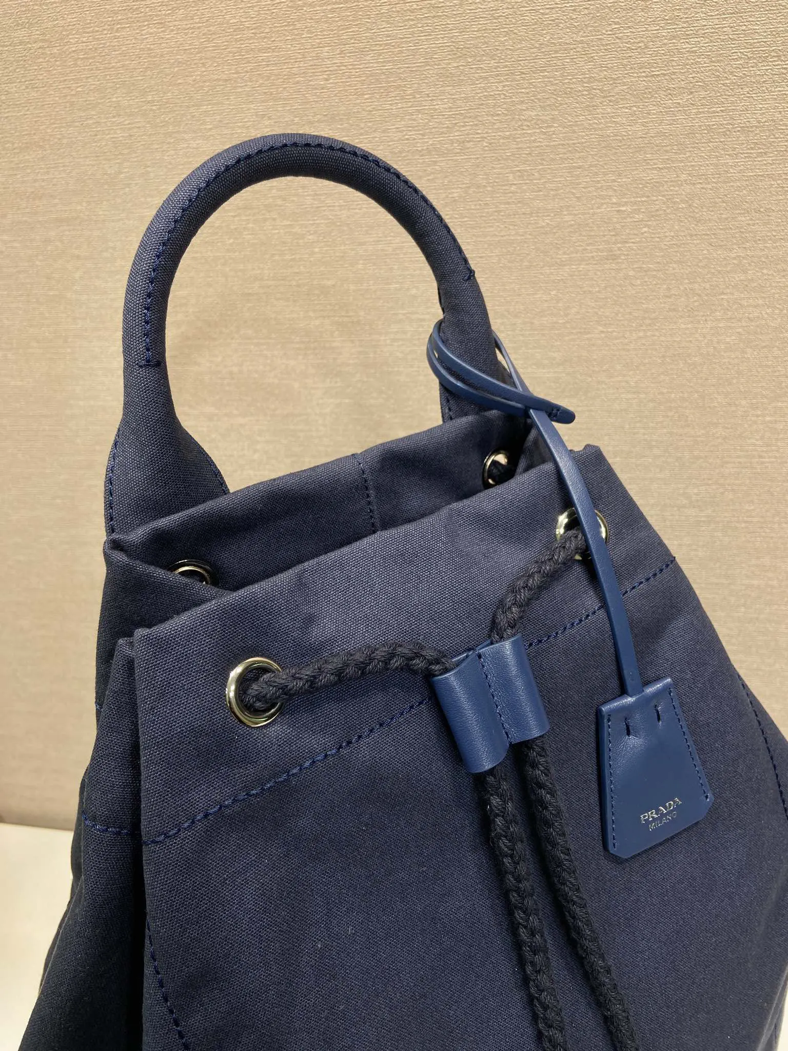 皮革 同色字母徽标刺繡注入独特經典格调 旅行袋 大容量旅行款