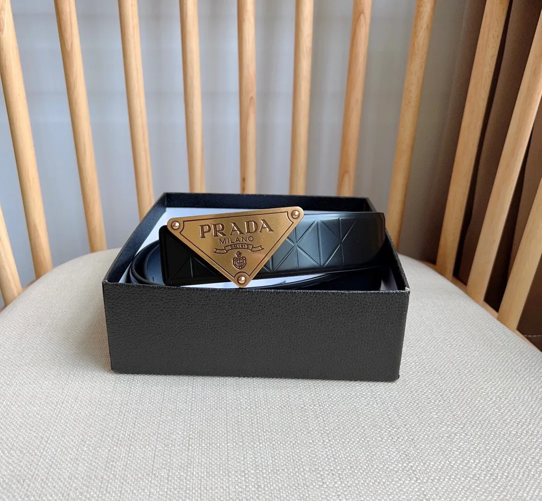 PRADA 皮革 亮面 Logo 腰带 通勤搭配款