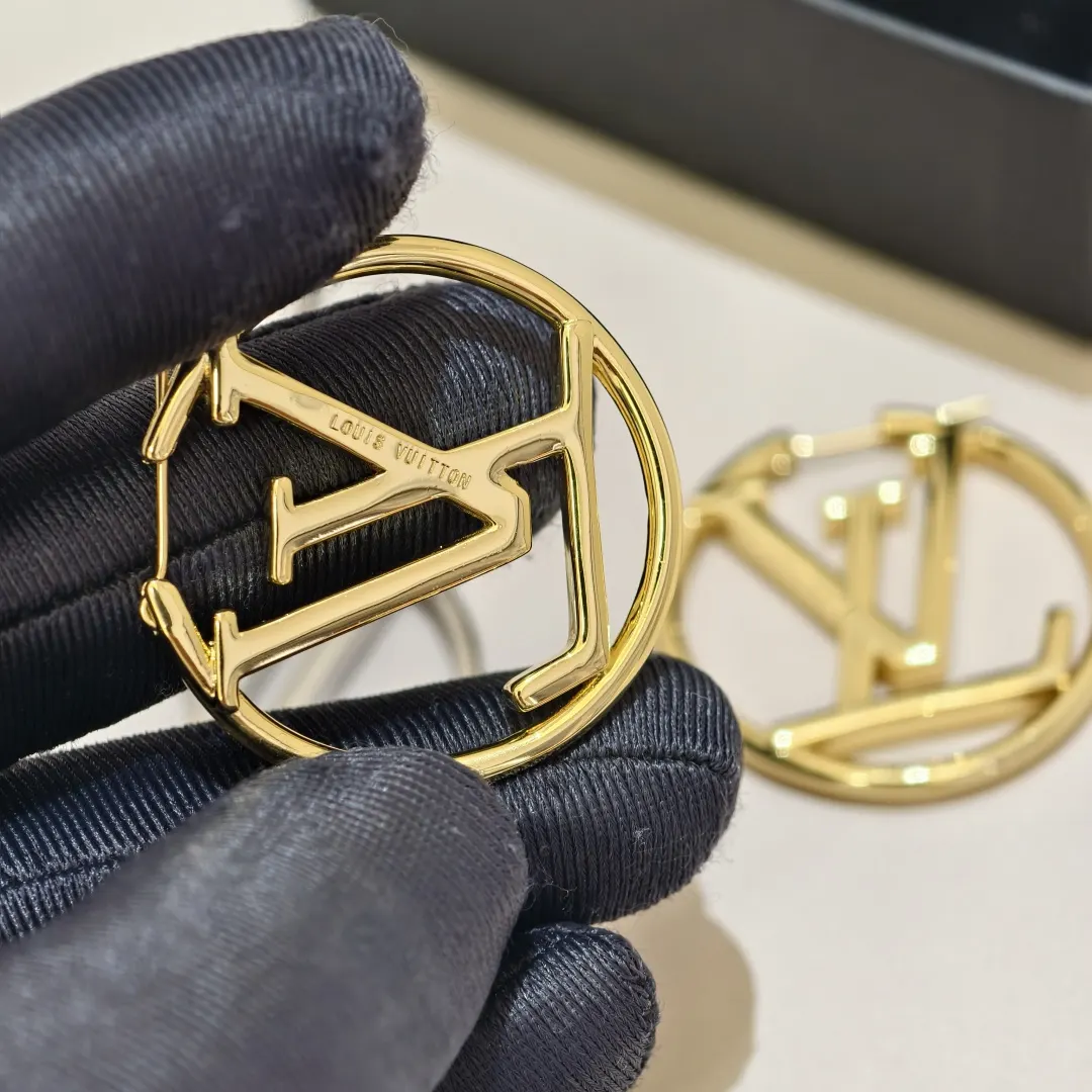 Louis Vuitton 字母 耳环 优雅耳饰