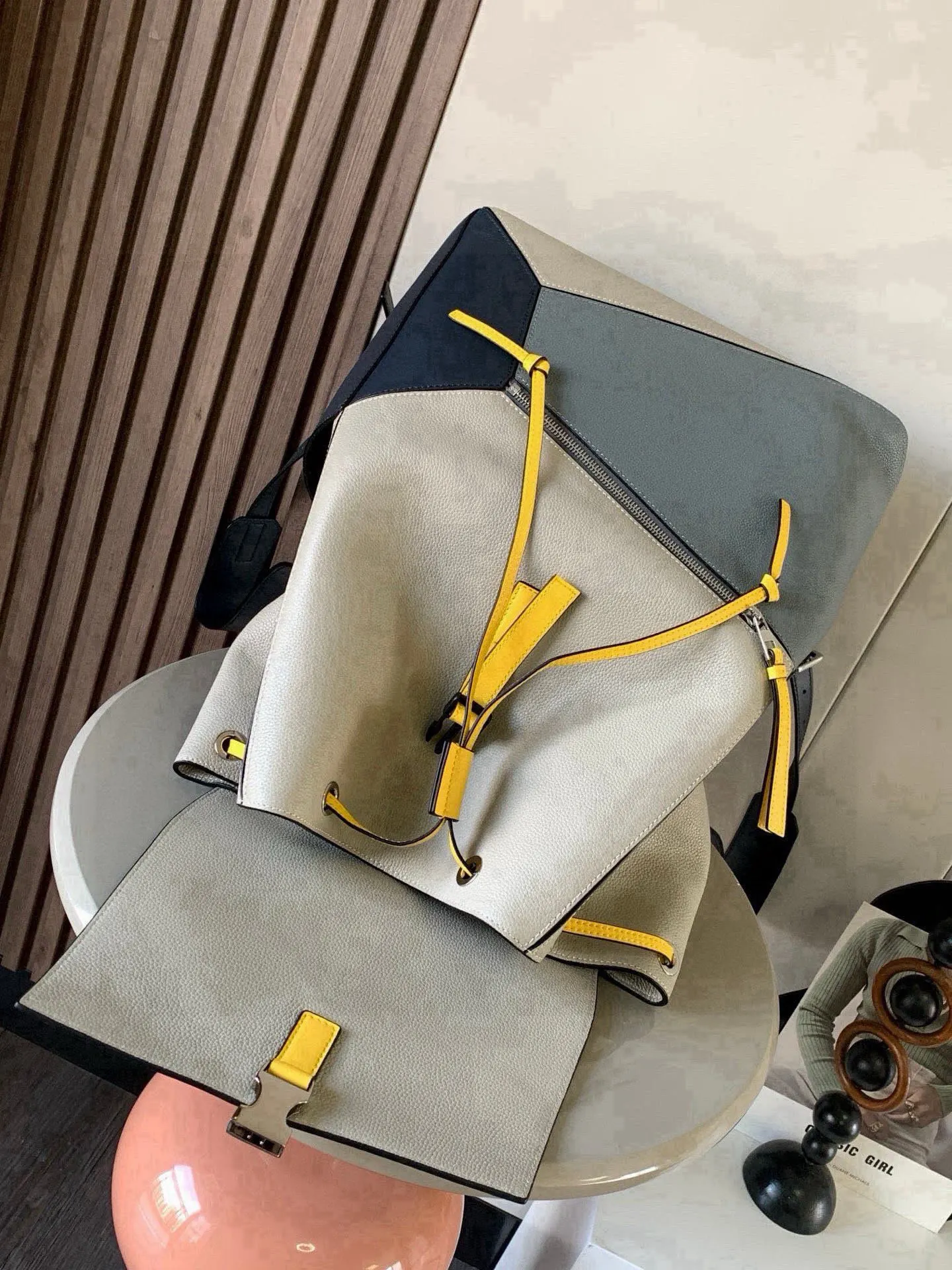 Loewe Puzzle 米白 小牛皮 双肩包 实用双肩款