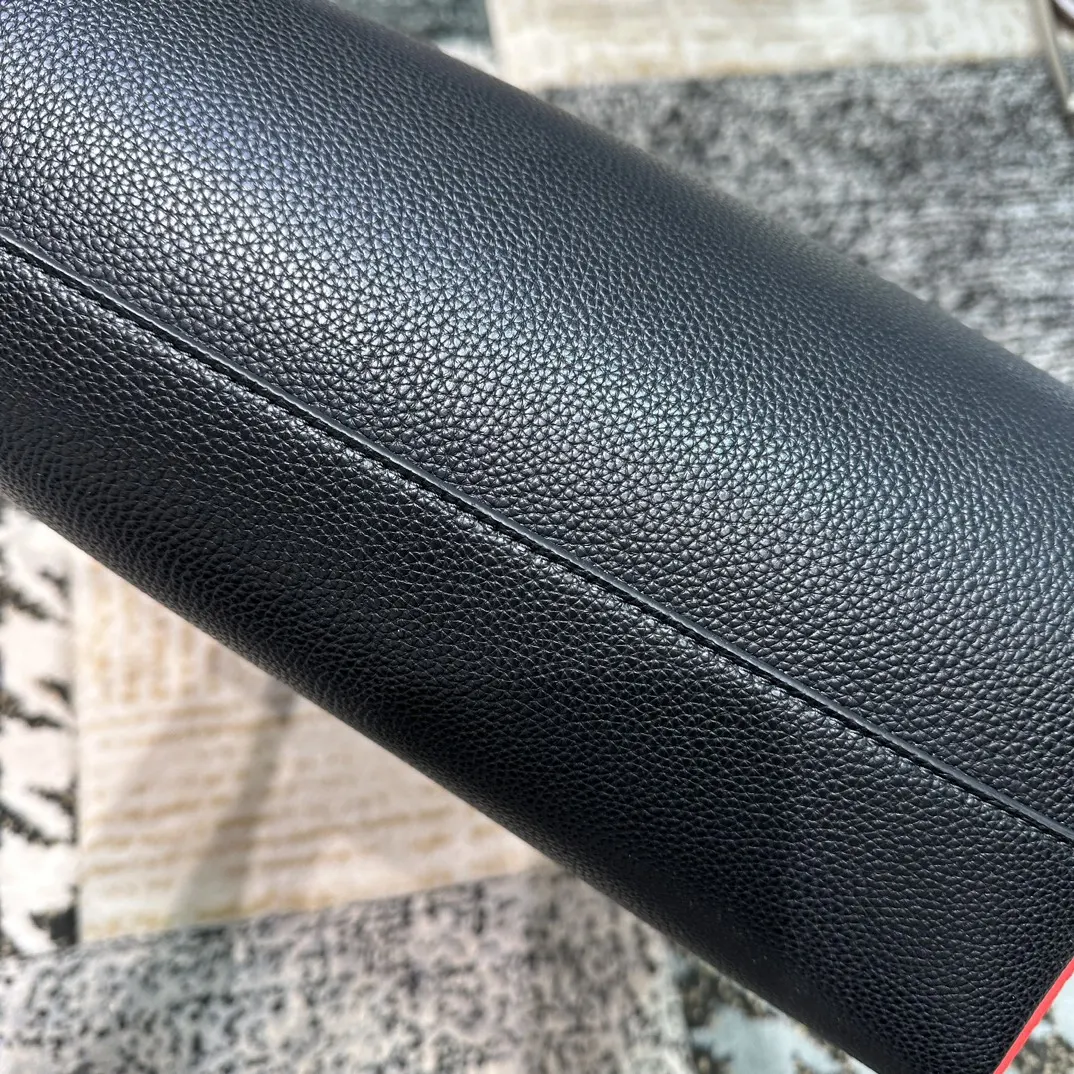 黑色 紅色 牛皮 Christian Louboutin黑色铆钉托特 托特包 大容量托特款