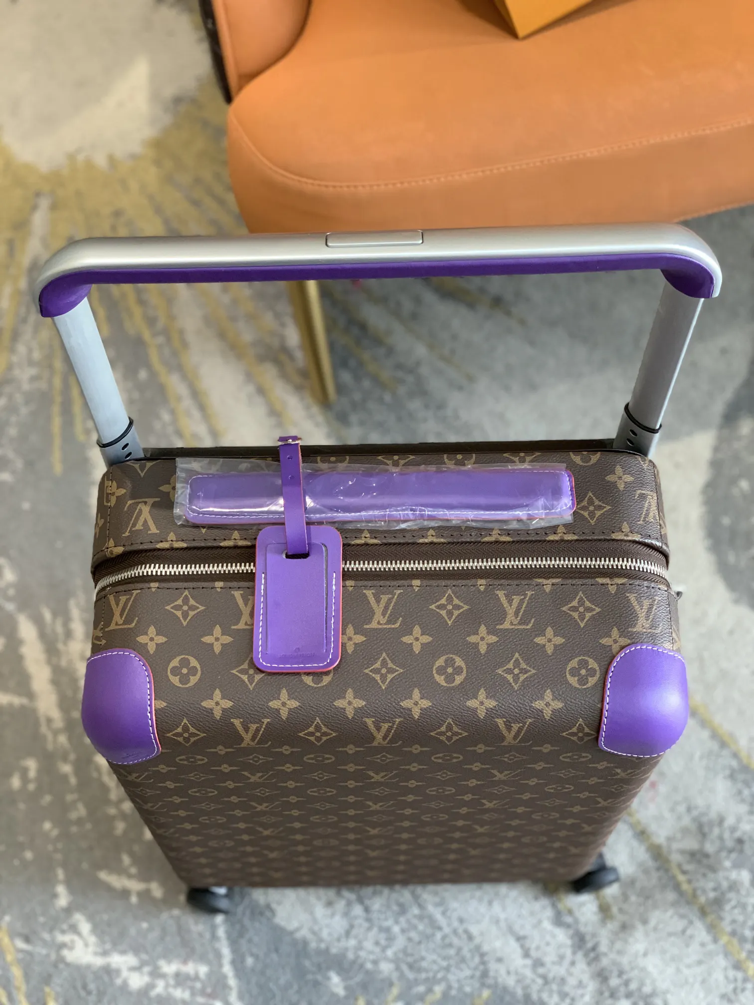 灰色 银色 拉杆真皮包裹 行李箱 旅行拉杆款 轻便出行款