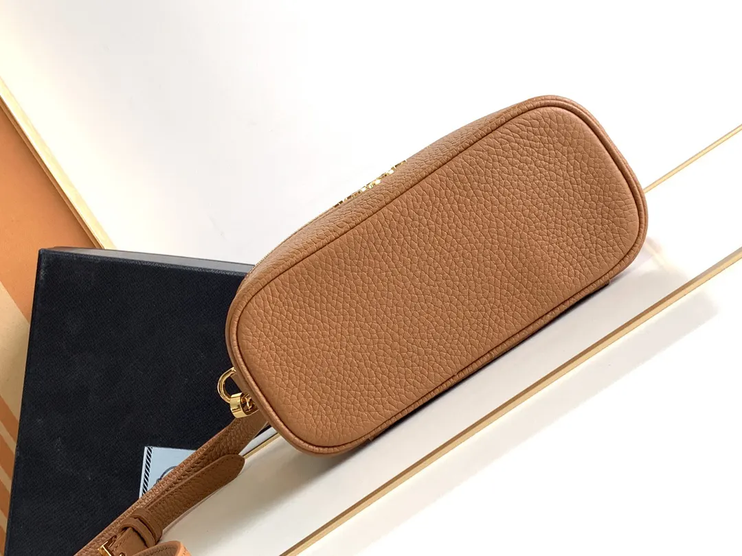 Prada 1Bh202P610 Top Handle Bag Commuter
