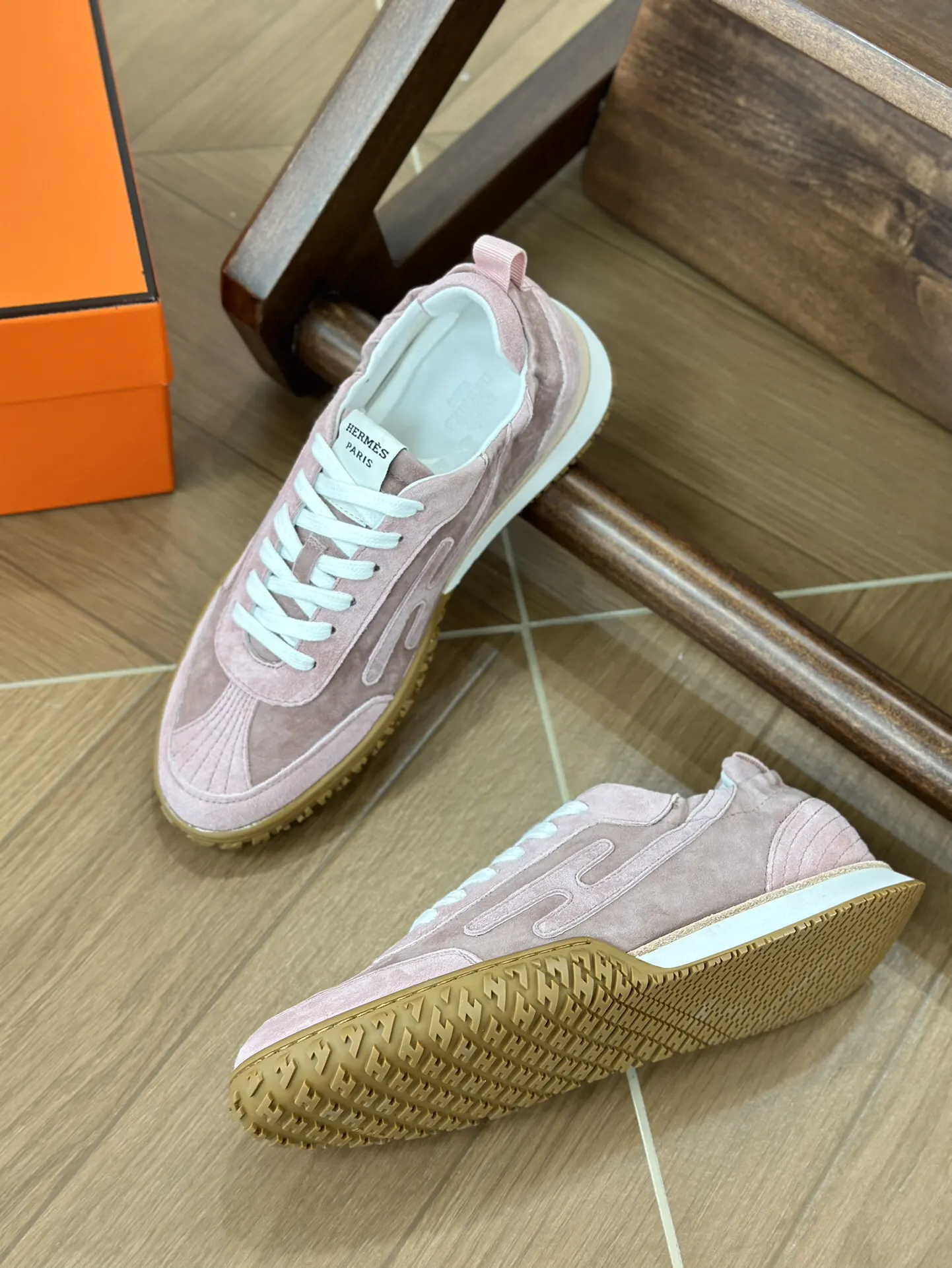 Hermès 粉色 运动鞋