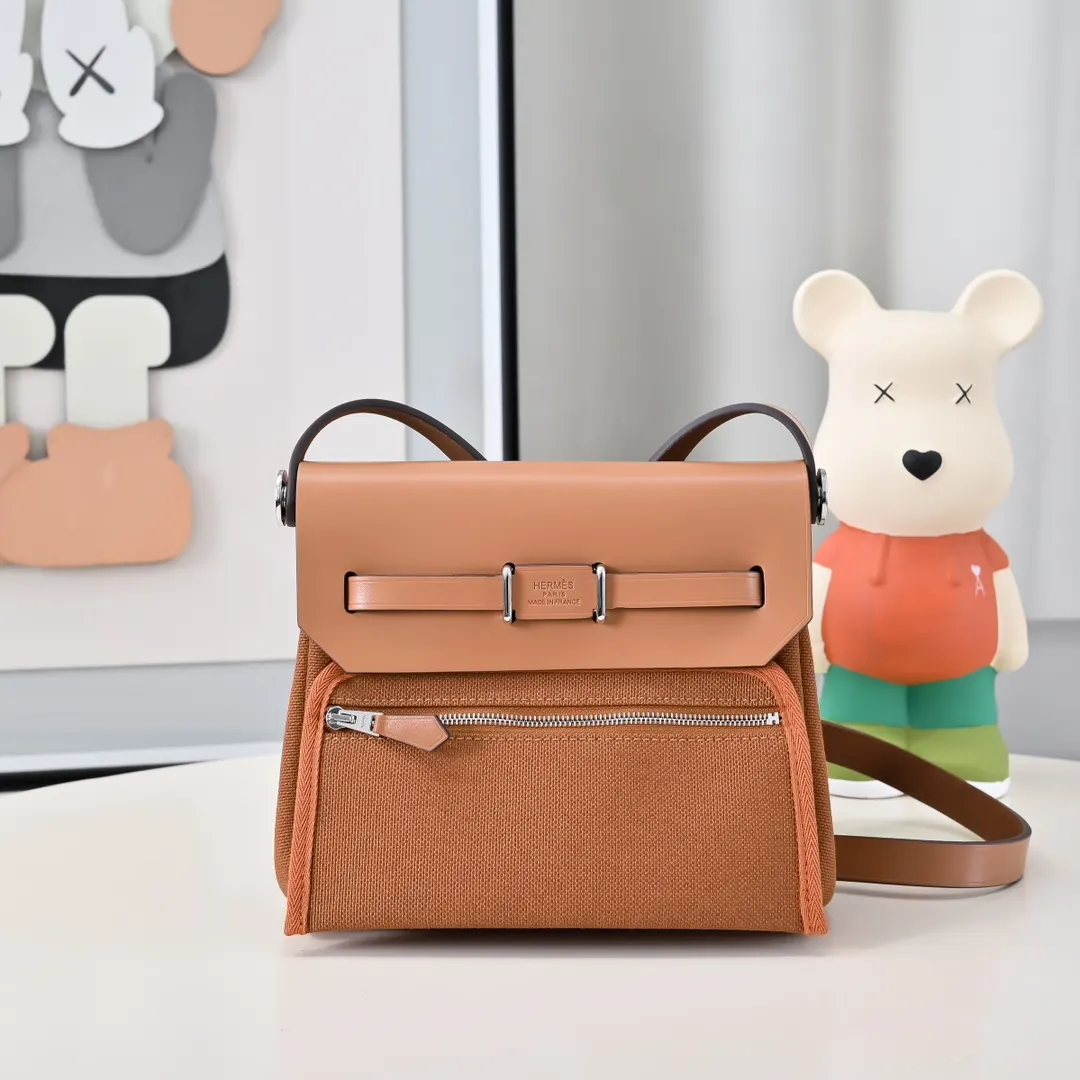Hermès 雙肩包(數字4) Hermès 雙肩包(數字4)