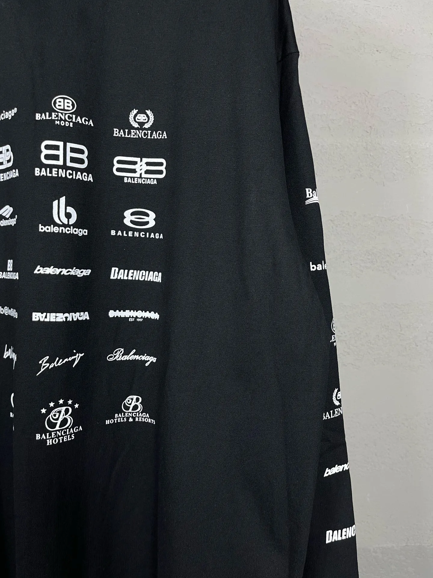 Balenciaga 黑色 純棉 Logo 短袖T恤 宽松休閒(數字6) Balenciaga 黑色 純棉 Logo 短袖T恤 宽松休閒(數字6)
