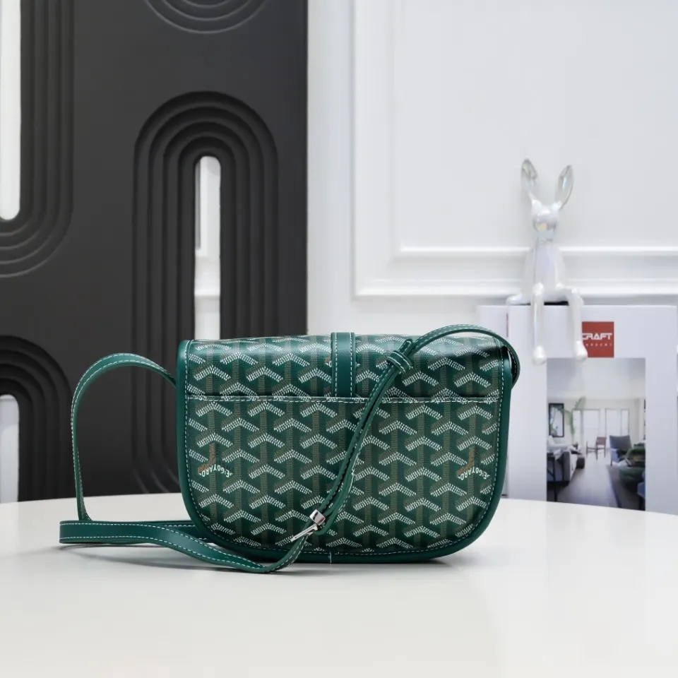 Goyard 綠色 皮質镶边以线条的方式凸显出包身轮廓 翻盖的皮質内衬亦 收納包 旅行收納款