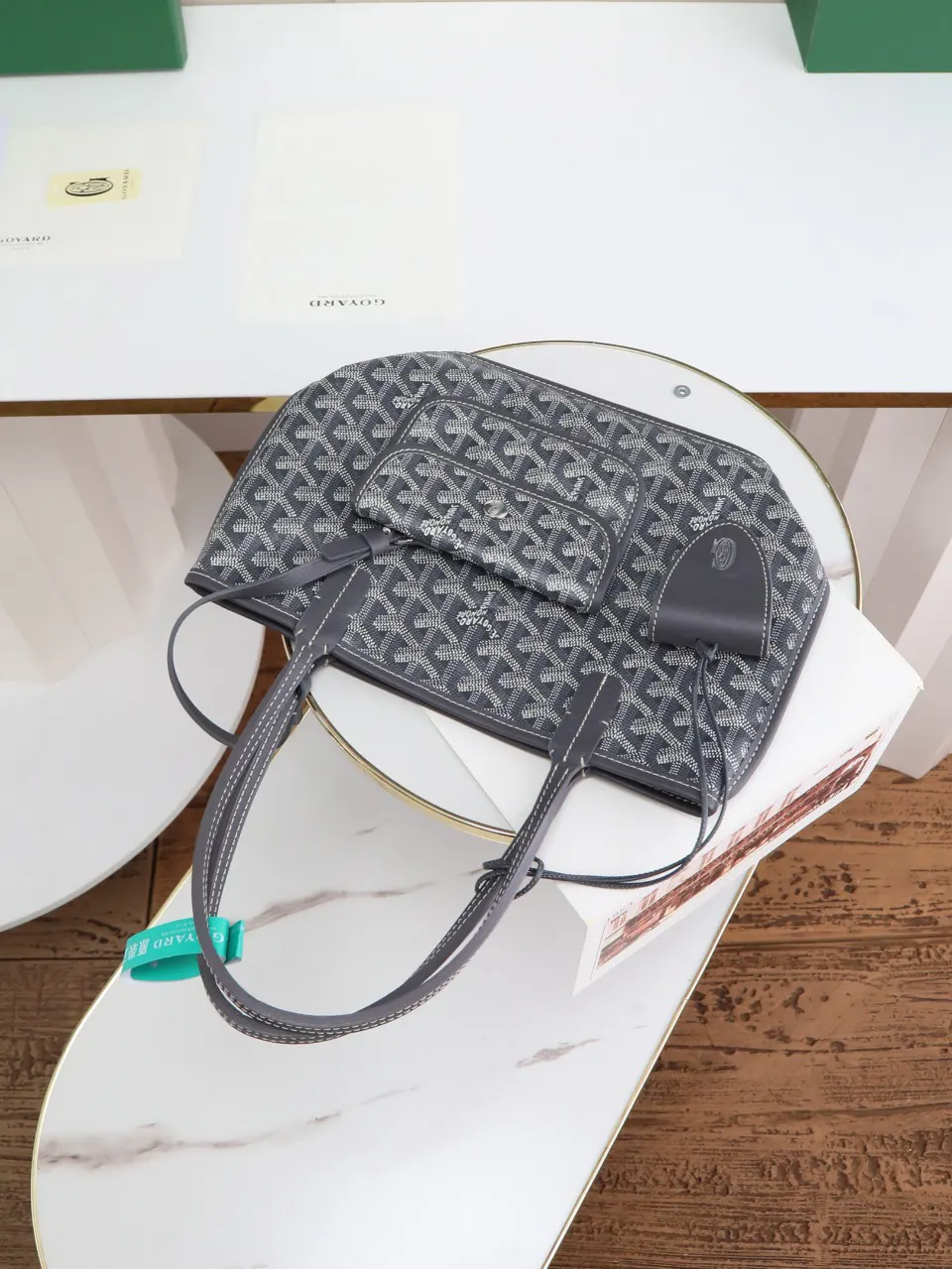 Goyard 灰色 小牛皮 手提包 通勤手提款(數字9) Goyard 灰色 小牛皮 手提包 通勤手提款(數字9)
