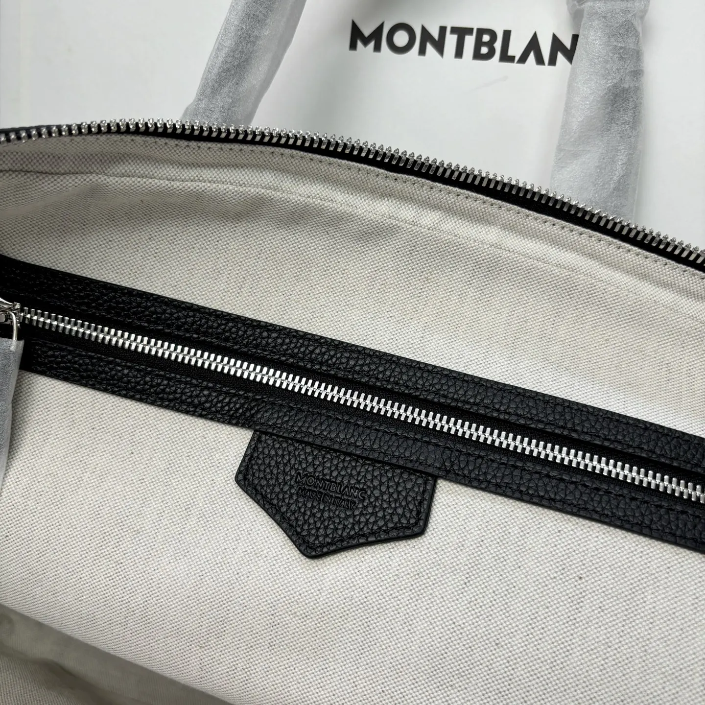 牛皮 MONTBLANC 万宝龙粒纹软皮精選系列 旅行袋 大容量旅行款(數字9) 牛皮 MONTBLANC 万宝龙粒纹软皮精選系列 旅行袋 大容量旅行款(數字9)